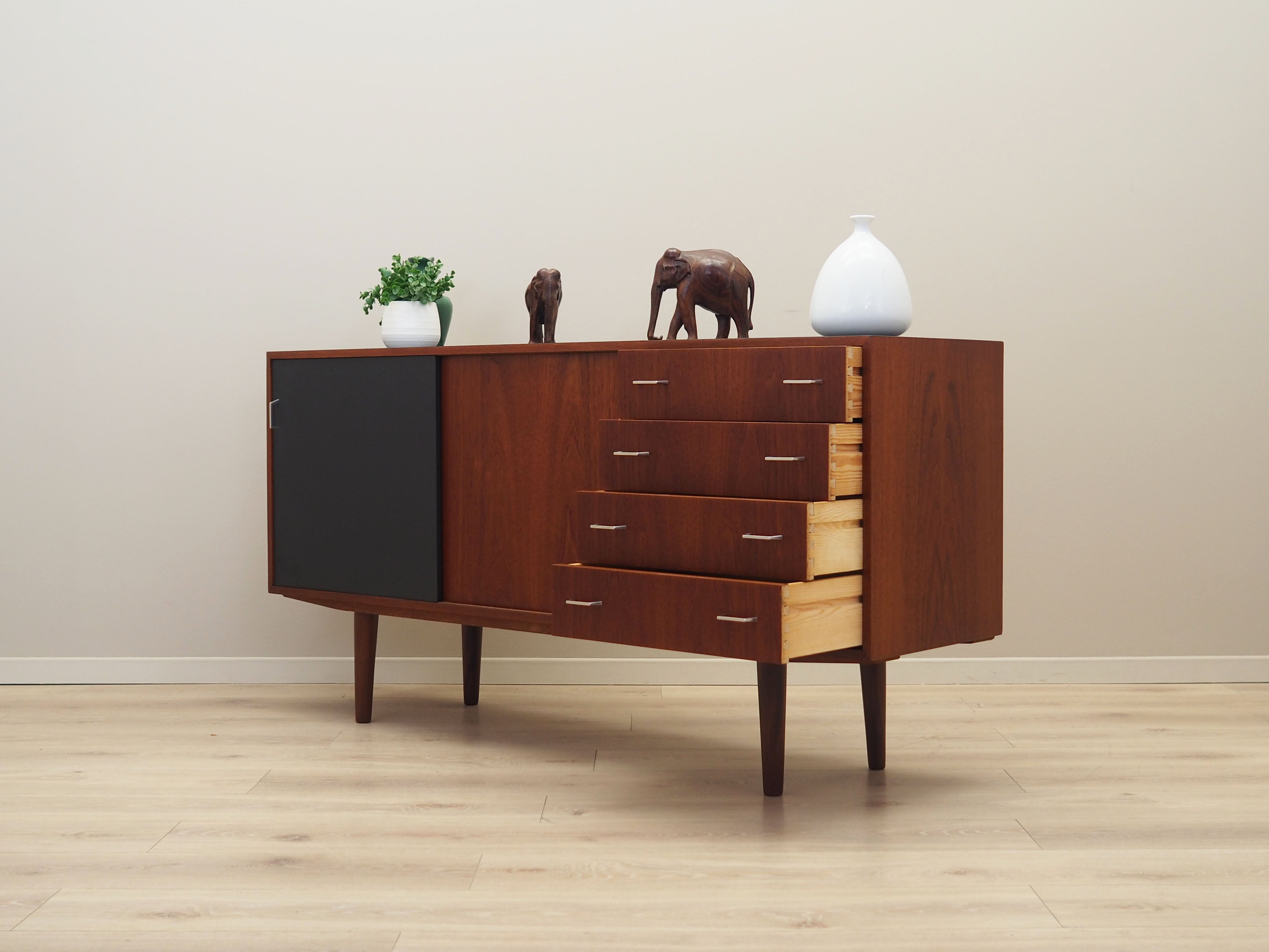 Teak_dresser,_Danish_design,_1960s,_production:_Denmark
