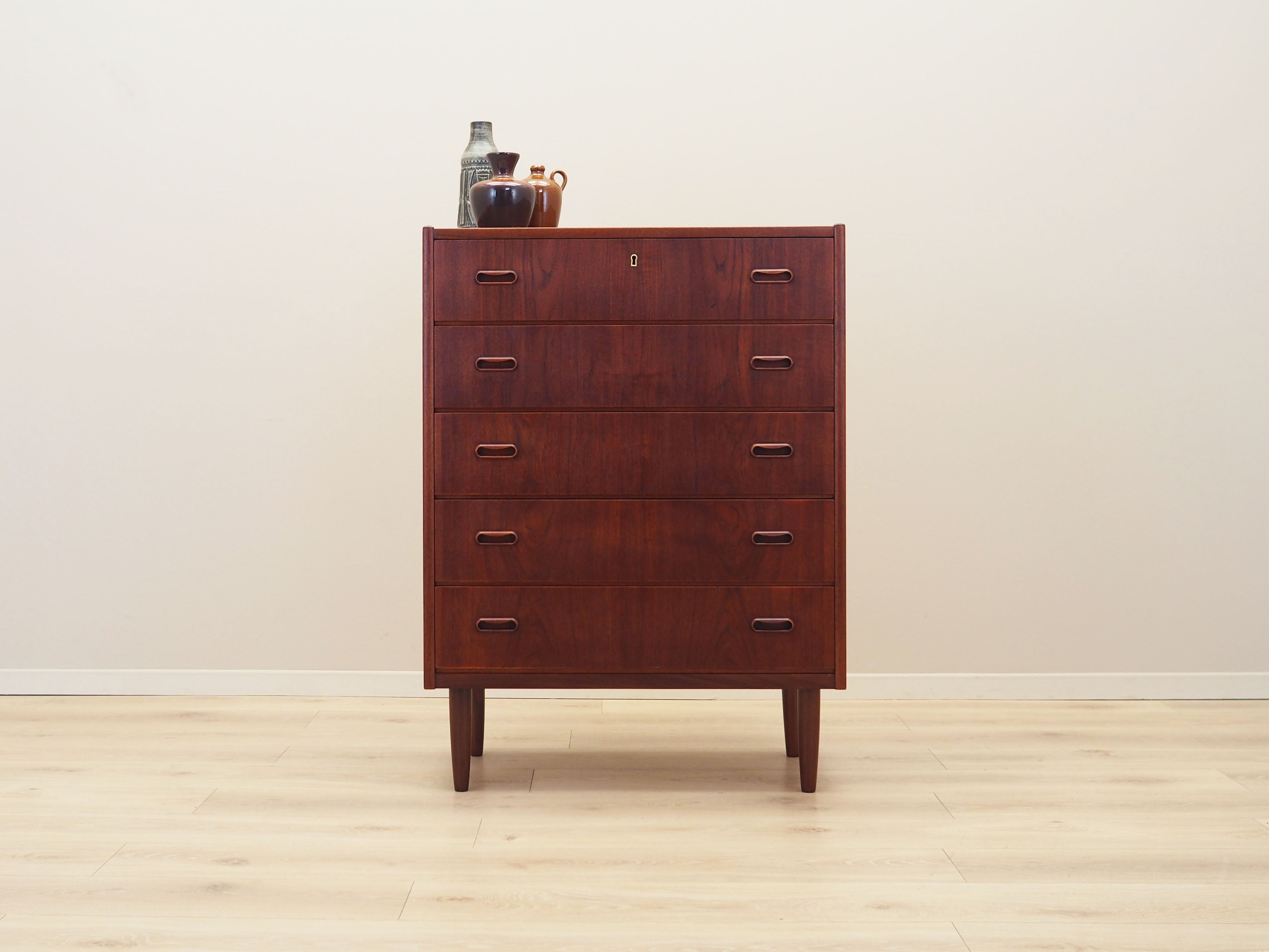 Teak_chest_of_drawers,_Danish_design,_1970s,_production:_Denmark