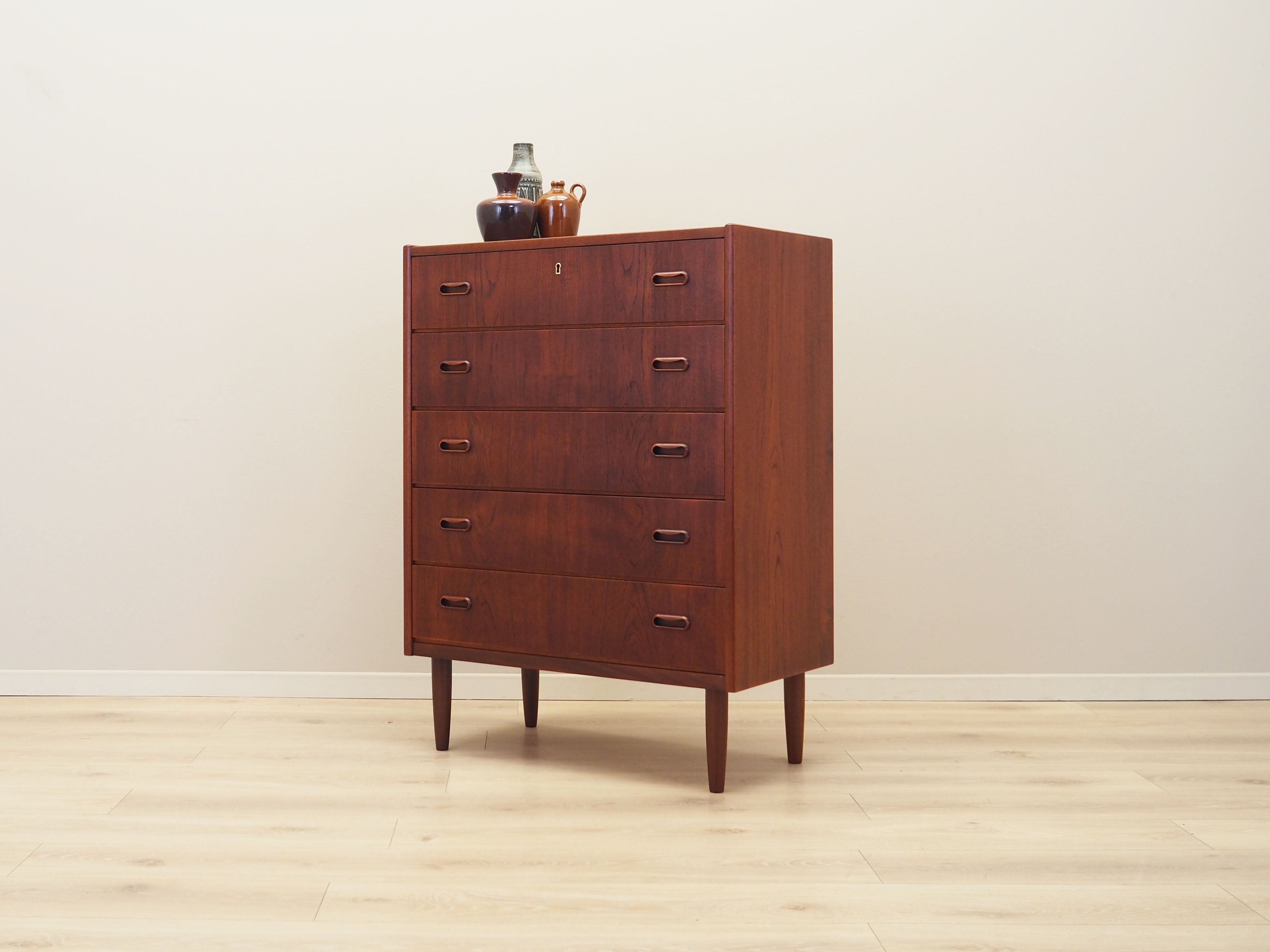 Teak_chest_of_drawers,_Danish_design,_1970s,_production:_Denmark