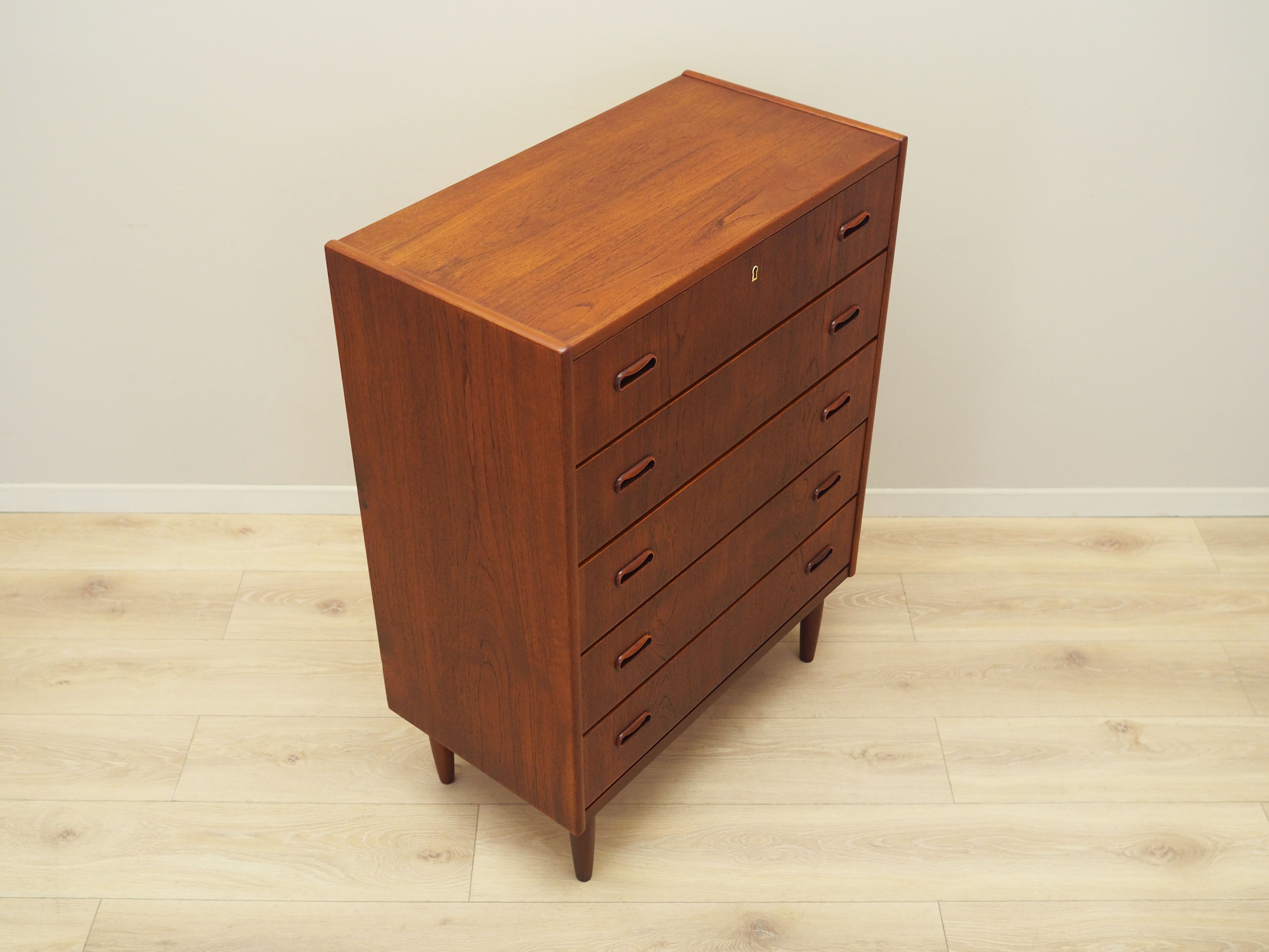 Teak_chest_of_drawers,_Danish_design,_1970s,_production:_Denmark