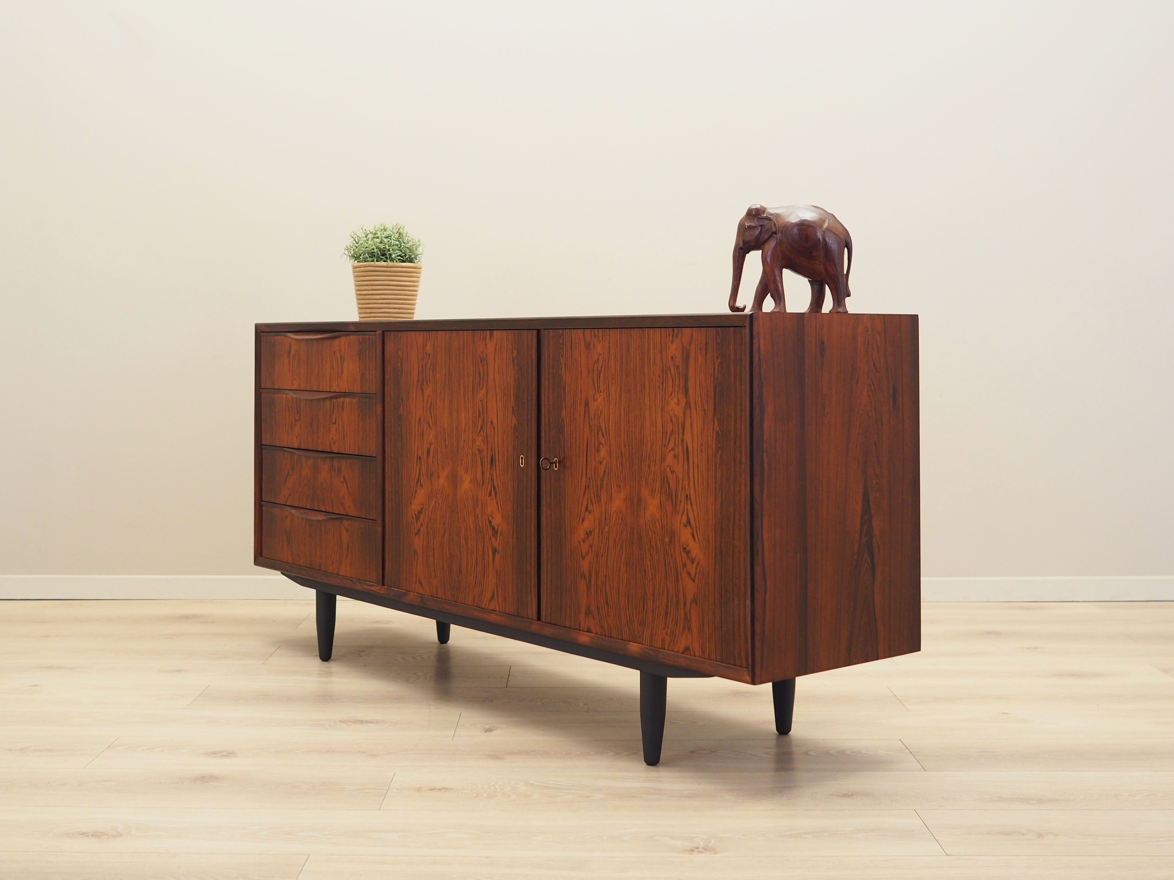 Rosewood_dresser,_Danish_design,_1960s,_designer:_Erling_Torvits