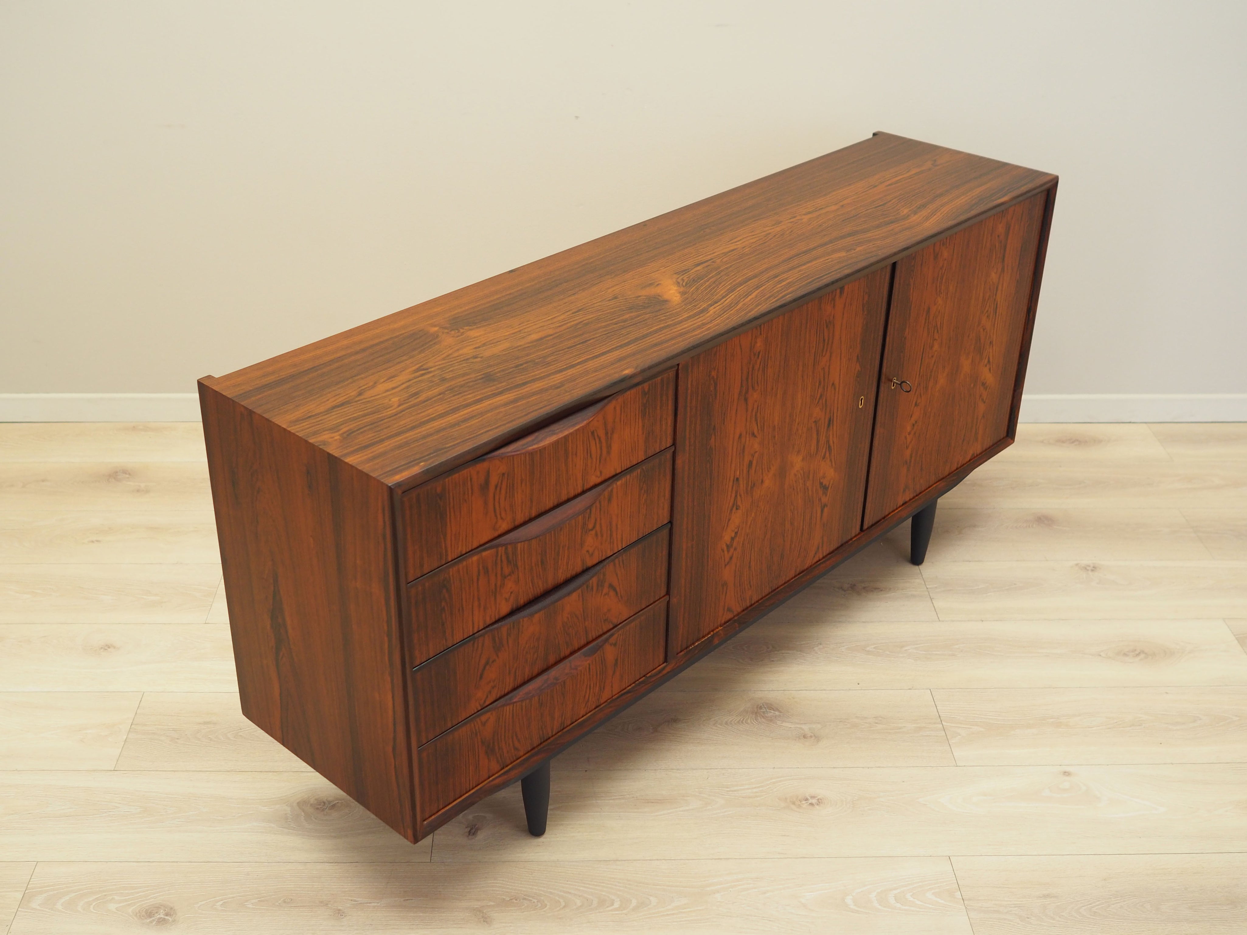 Rosewood_dresser,_Danish_design,_1960s,_designer:_Erling_Torvits