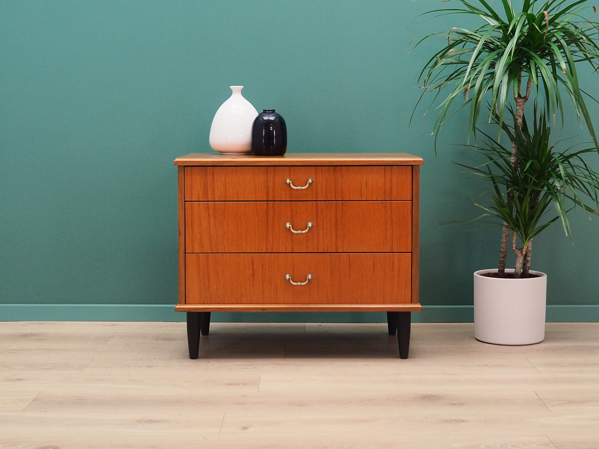 Teak_chest_of_drawers,_Danish_design,_1960s,_production:_Denmark