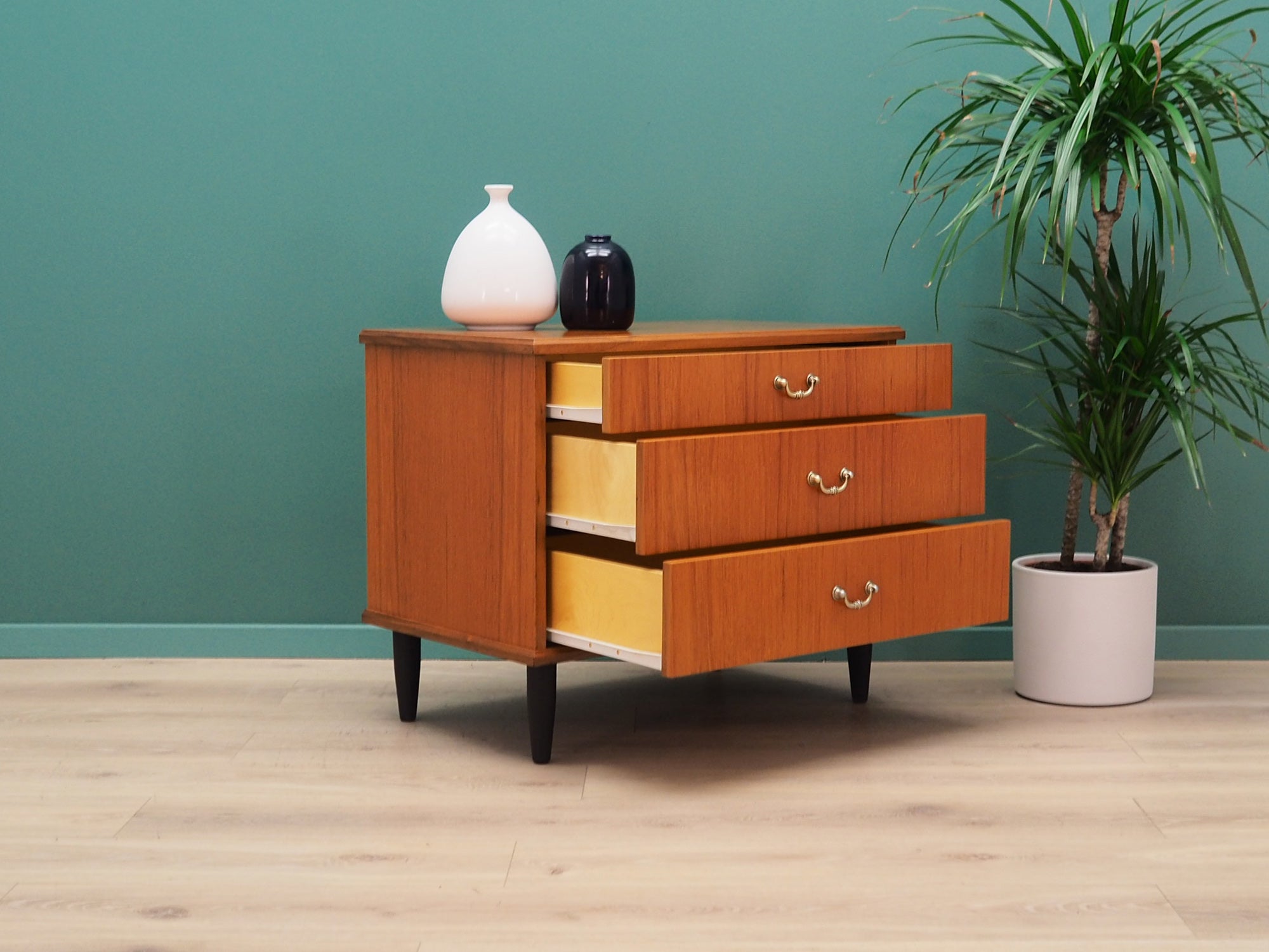 Teak_chest_of_drawers,_Danish_design,_1960s,_production:_Denmark