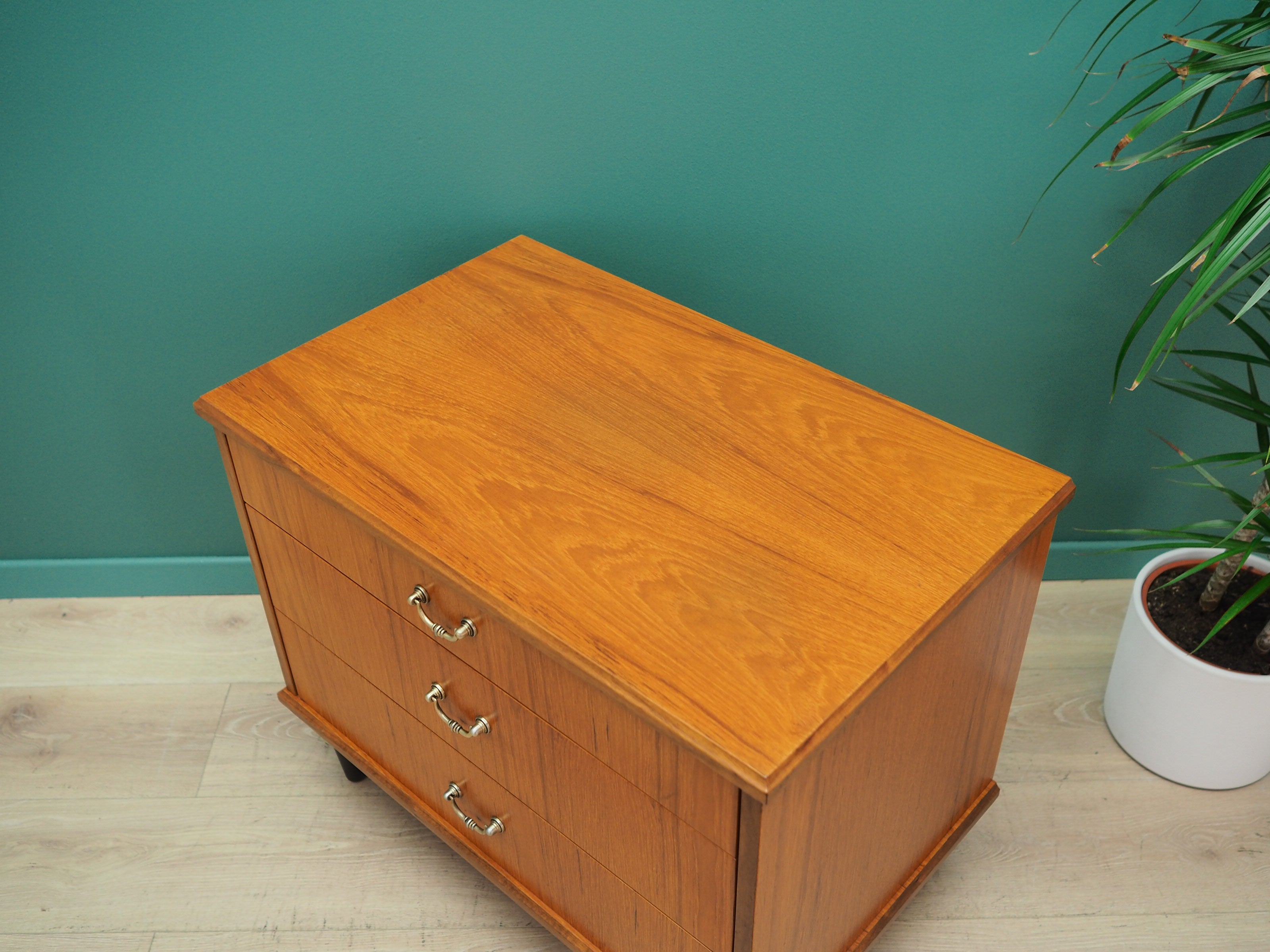 Teak_chest_of_drawers,_Danish_design,_1960s,_production:_Denmark