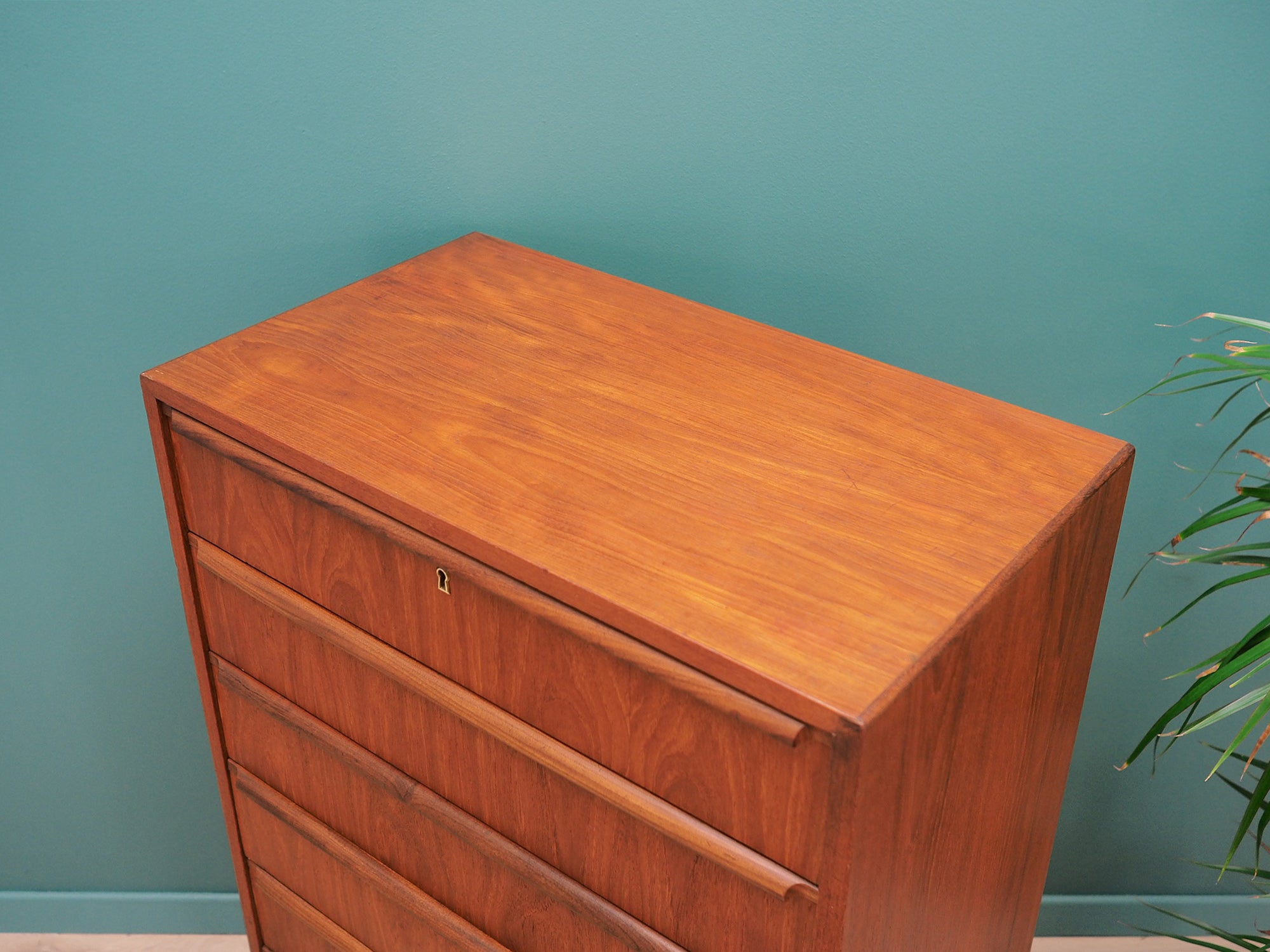 Teak_chest_of_drawers,_Danish_design,_1970s,_designer:_Ahlström_Osakeyhitö