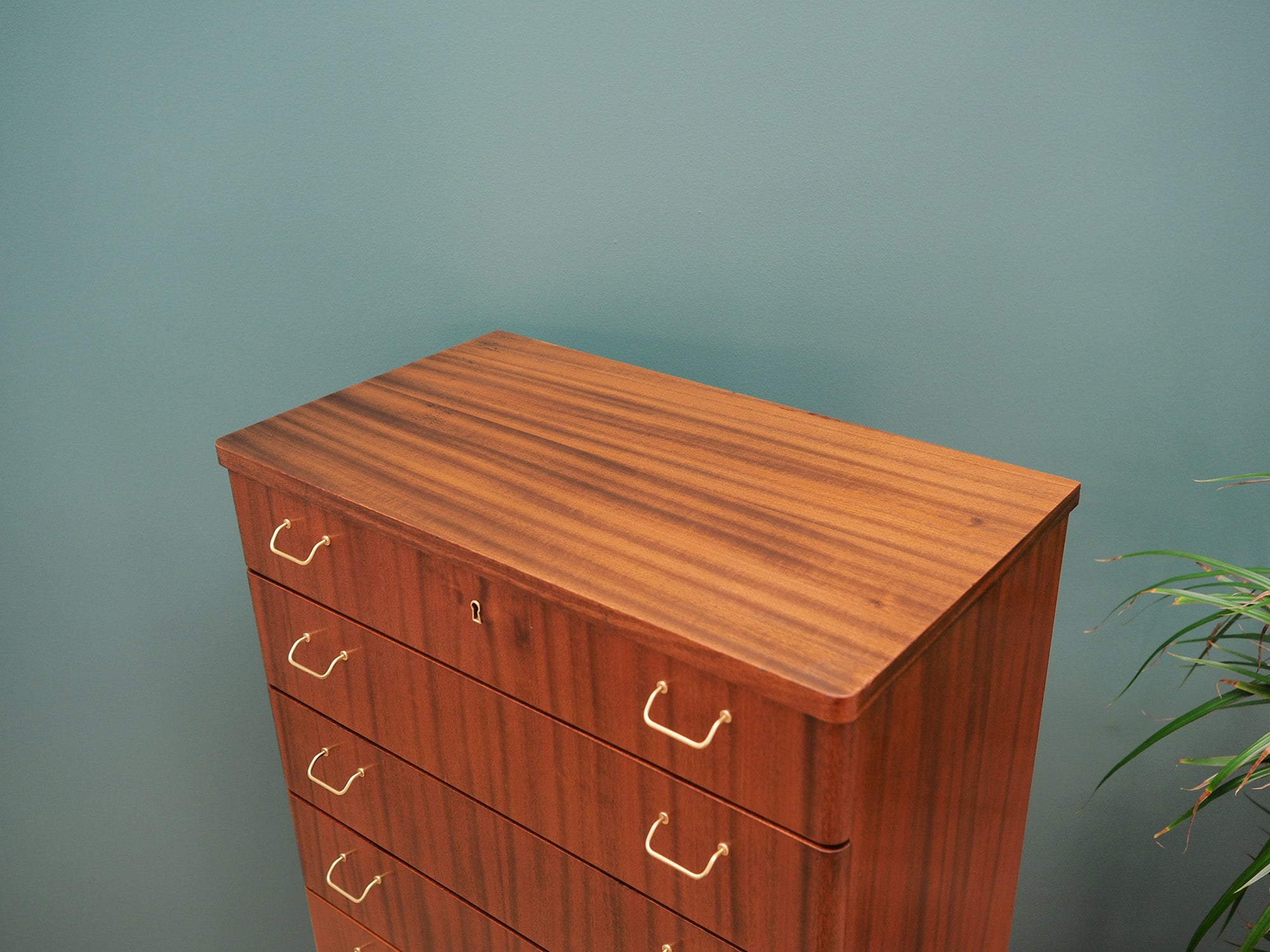 Mahogany_chest_of_drawers,_Scandinavian_design,_1970s,_production:_Denmark