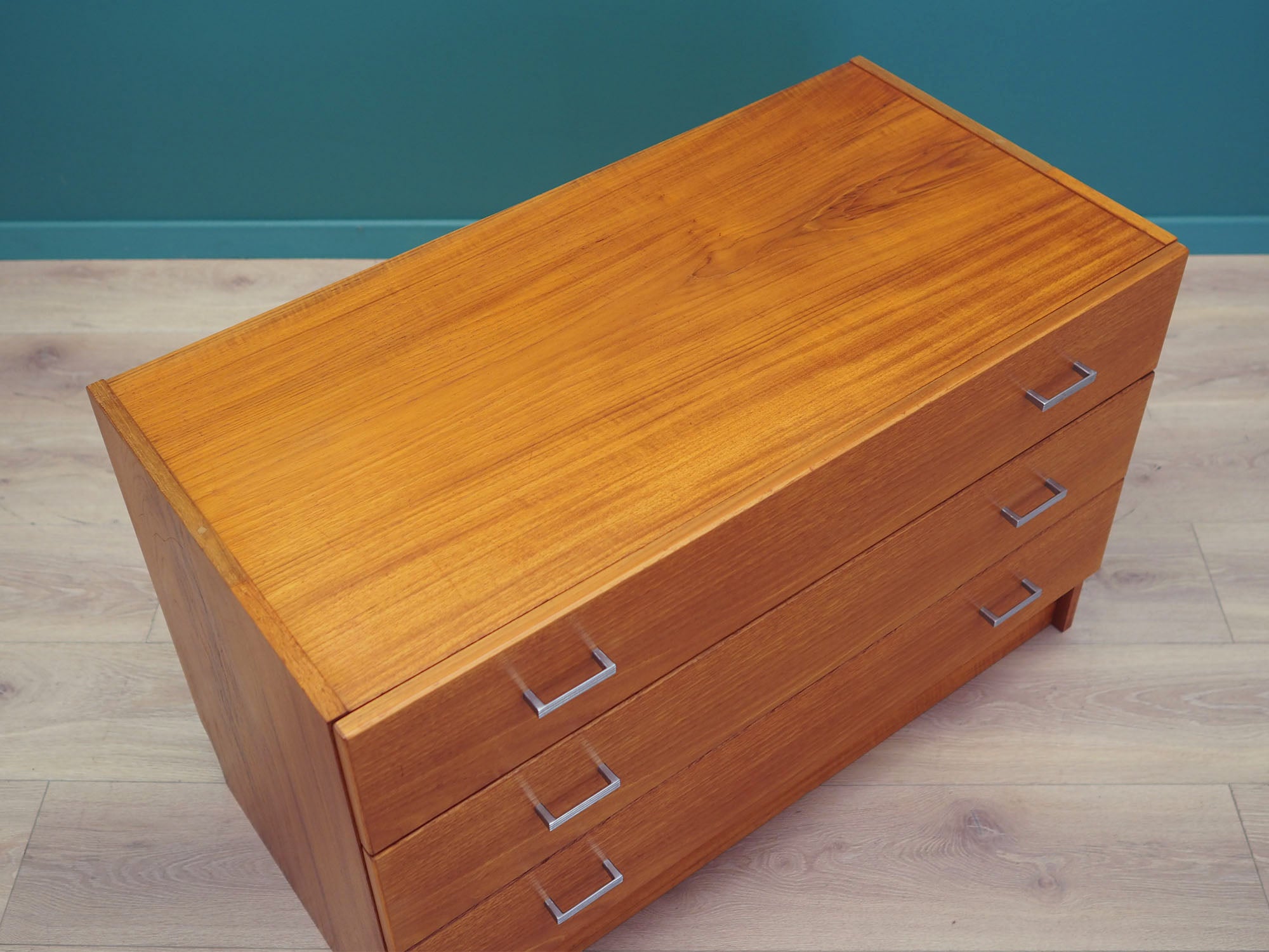 Teak_chest_of_drawers,_Danish_design,_1990s,_production:_Denmark