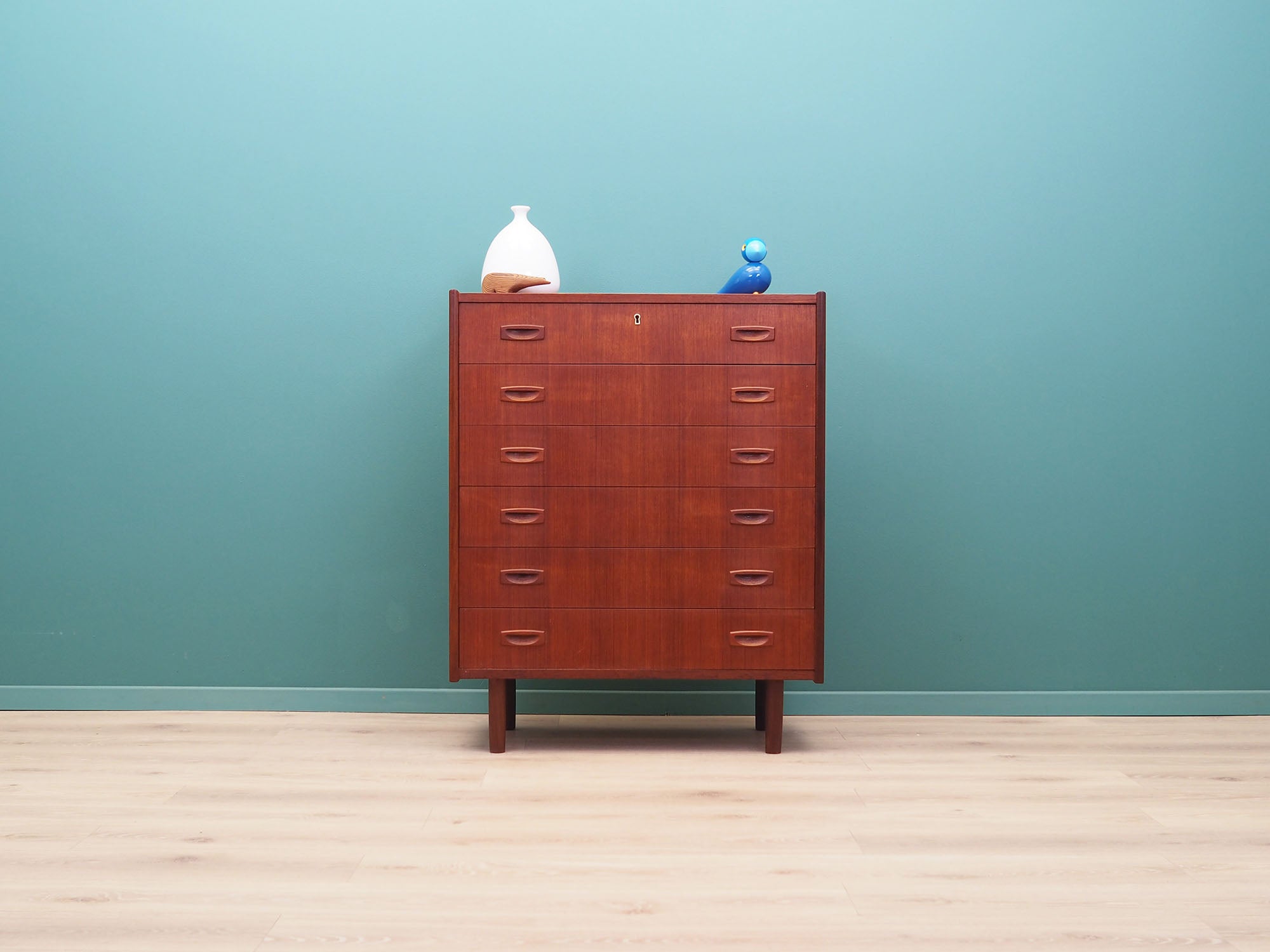 Teak_chest_of_drawers,_Danish_design,_1970s,_made_in_Denmark
