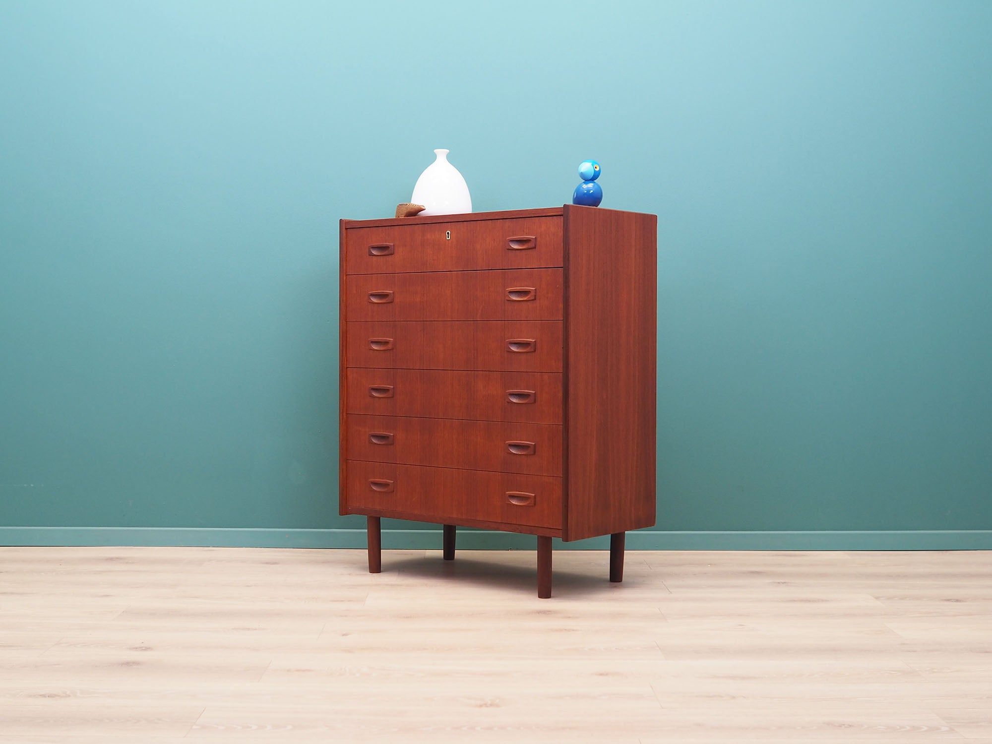 Teak_chest_of_drawers,_Danish_design,_1970s,_made_in_Denmark
