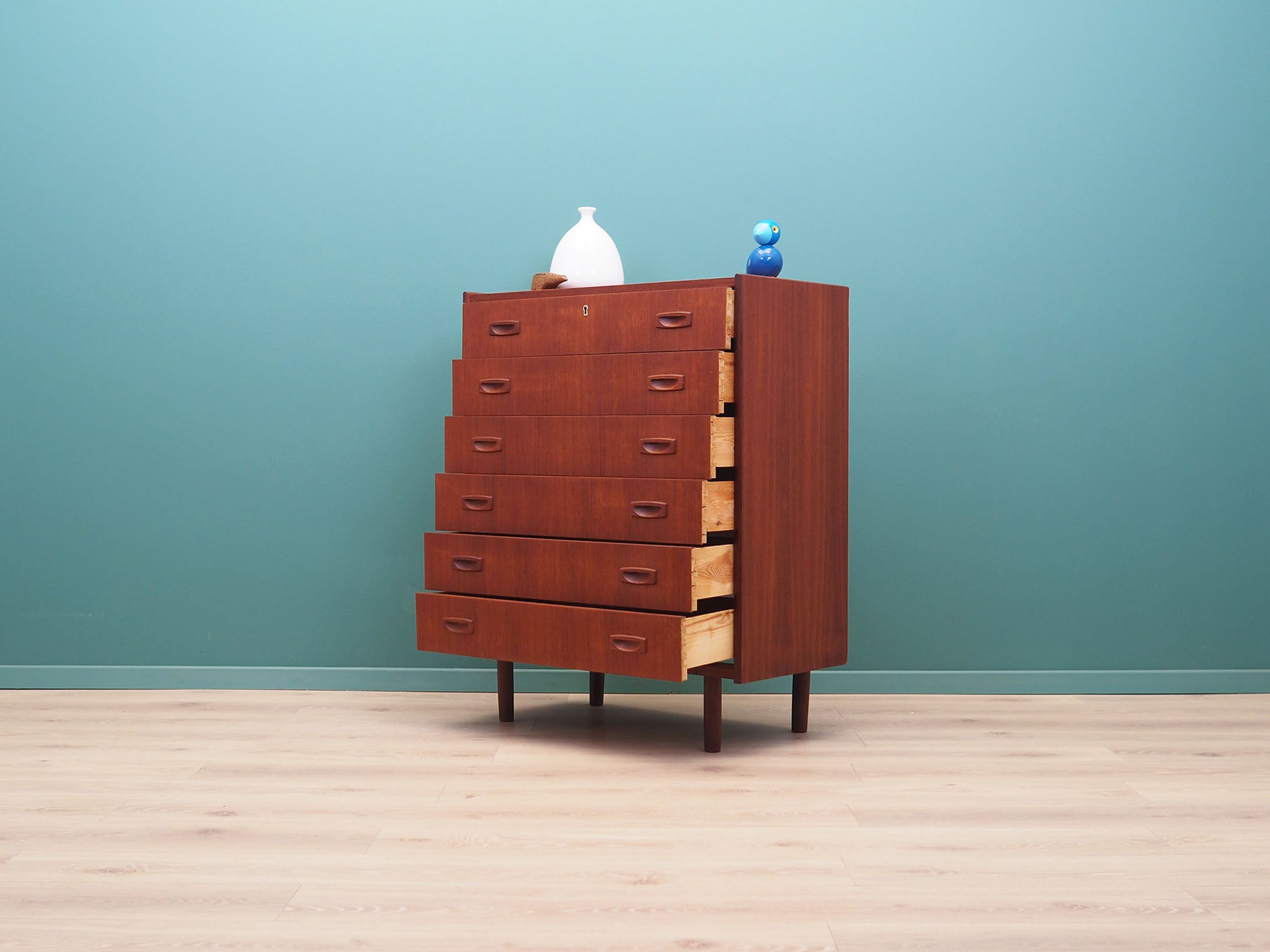Teak_chest_of_drawers,_Danish_design,_1970s,_made_in_Denmark