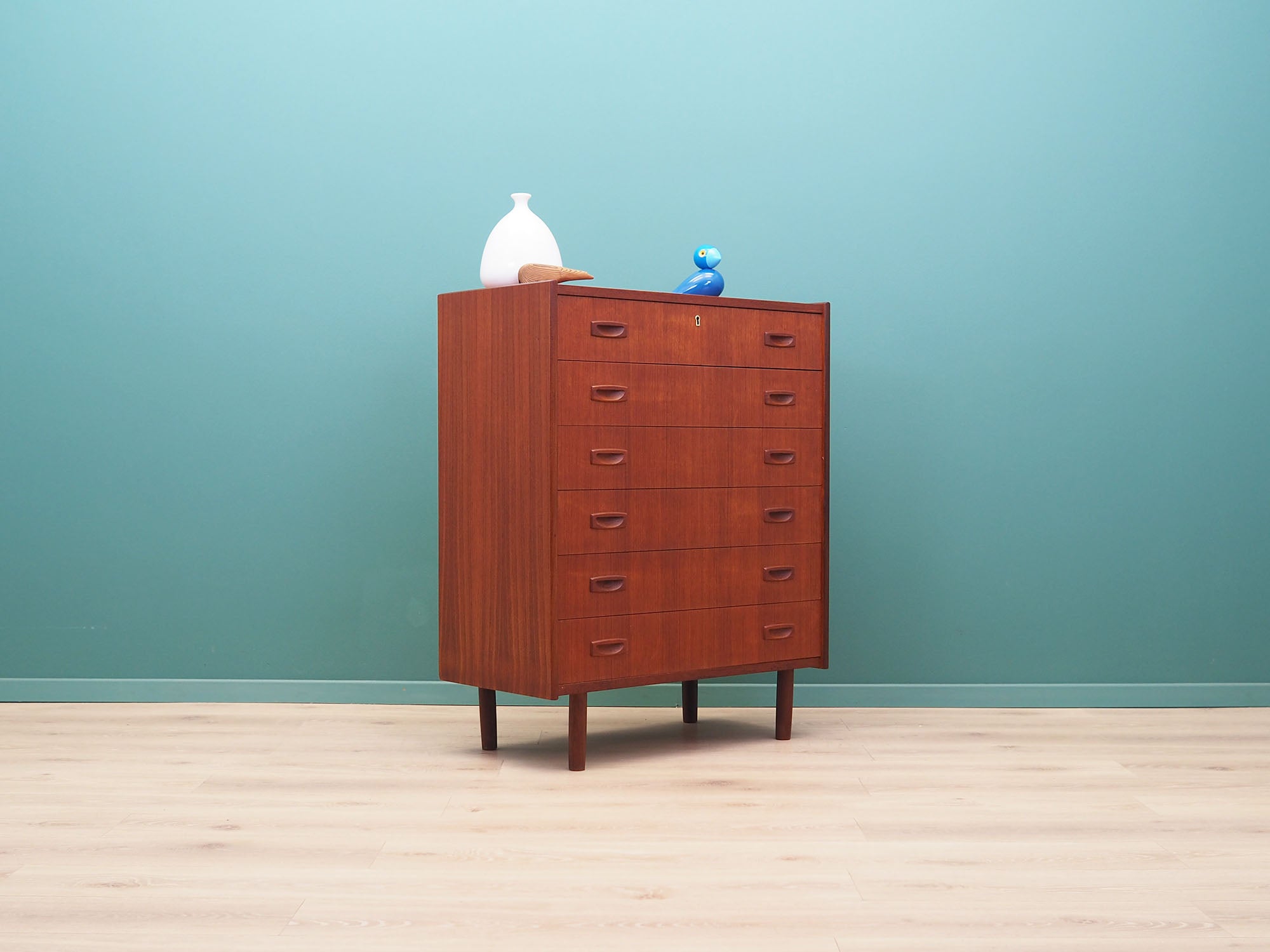 Teak_chest_of_drawers,_Danish_design,_1970s,_made_in_Denmark