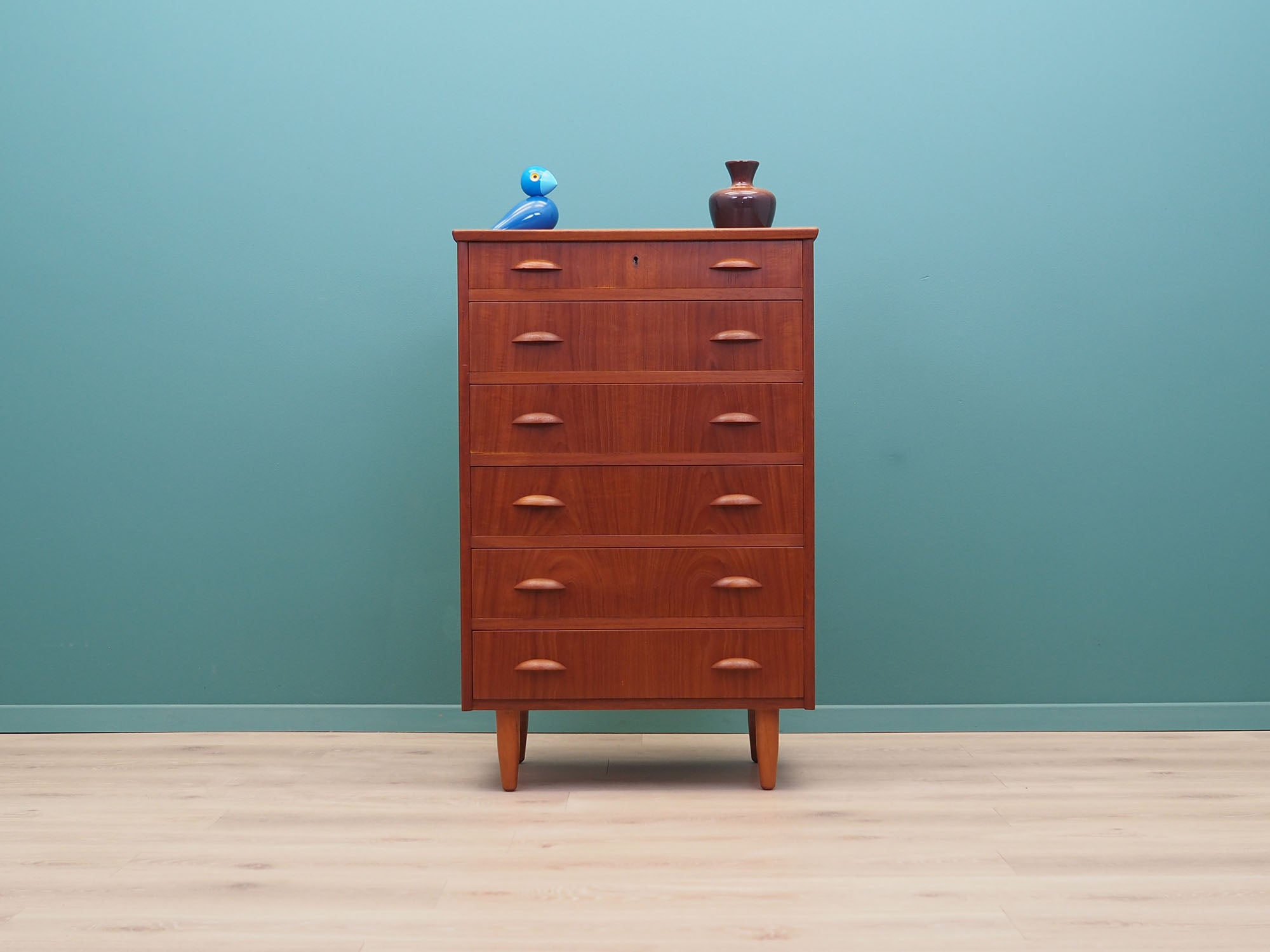 Teak_chest_of_drawers,_Danish_design,_1970s,_production:_Denmark