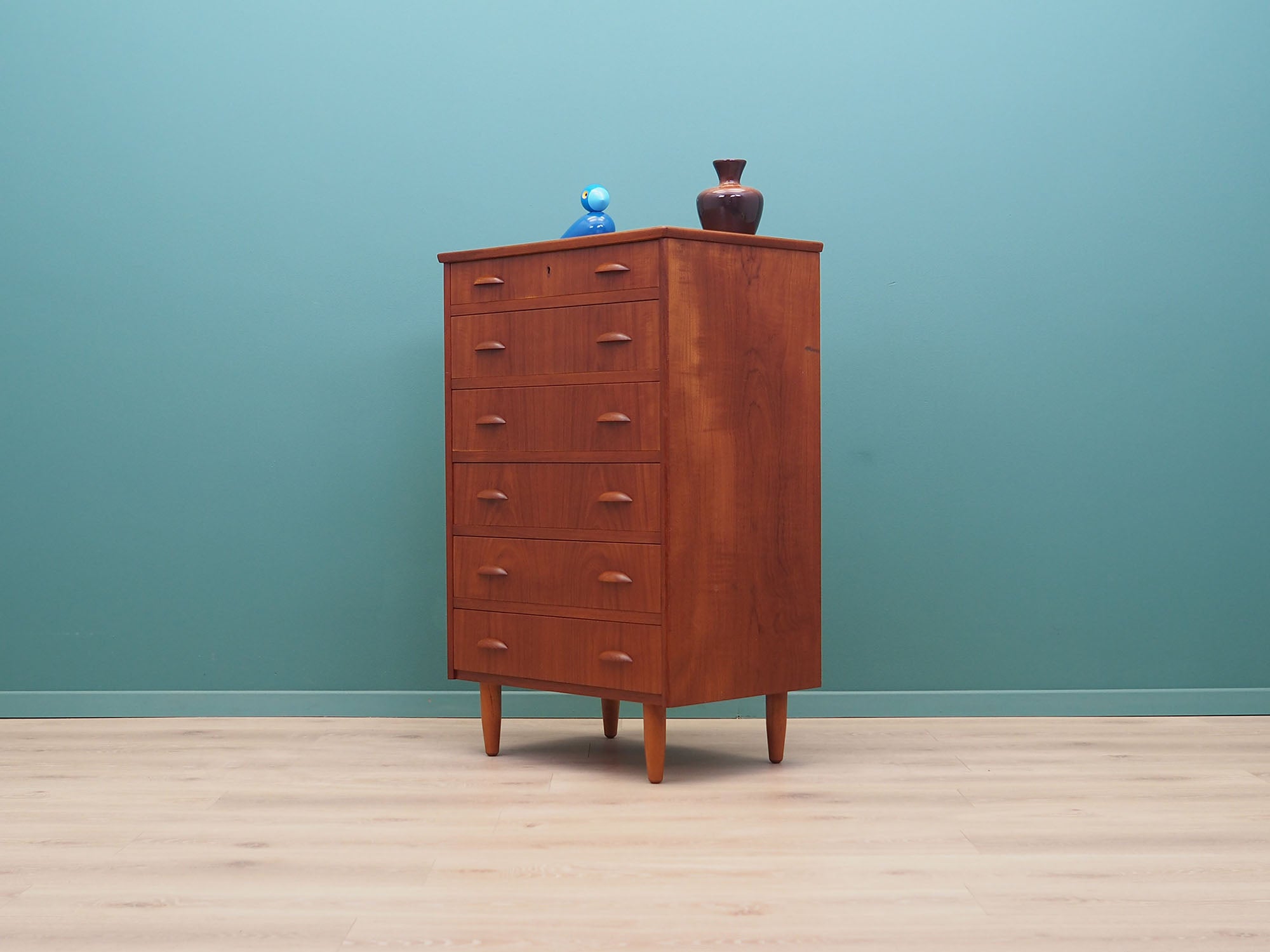 Teak_chest_of_drawers,_Danish_design,_1970s,_production:_Denmark