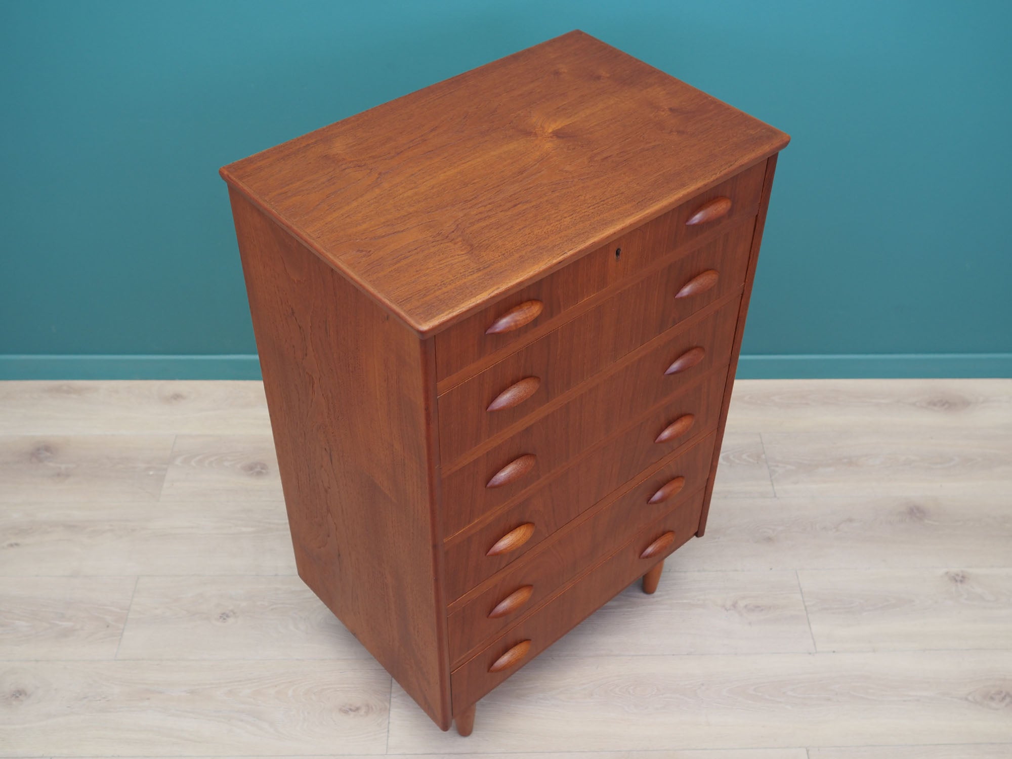 Teak_chest_of_drawers,_Danish_design,_1970s,_production:_Denmark