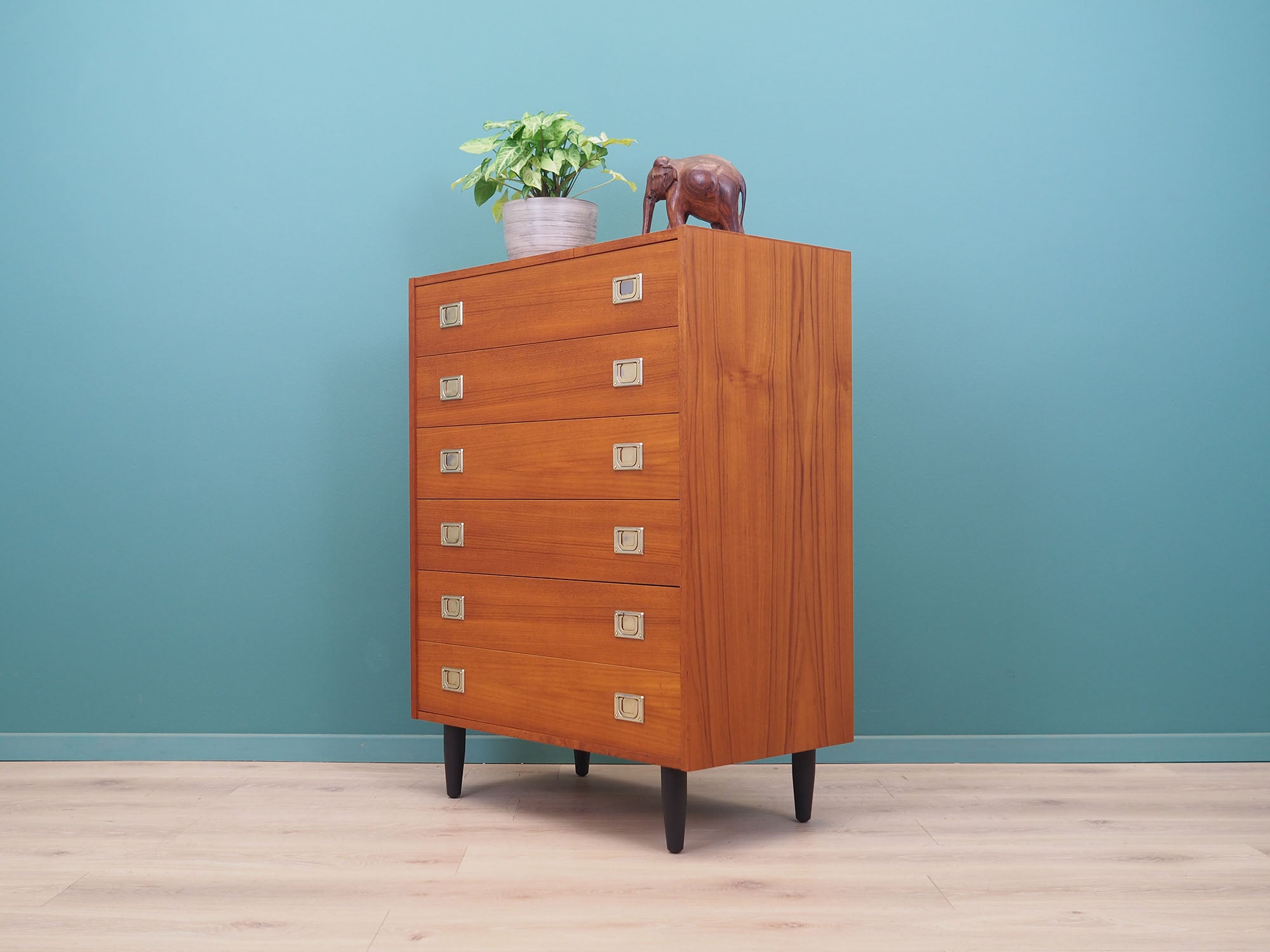 Teak_chest_of_drawers,_Danish_design,_1970s,_production:_Denmark