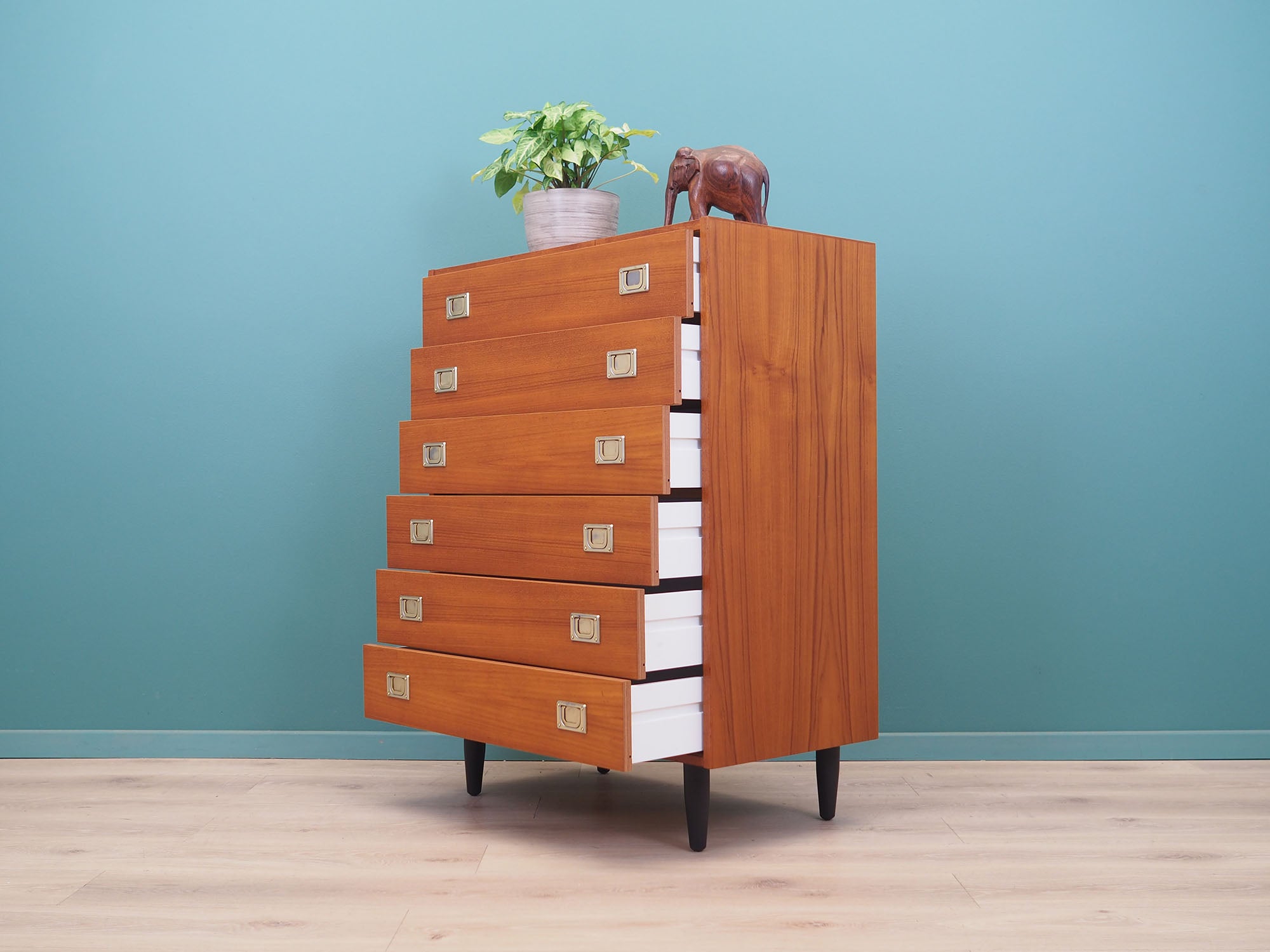 Teak_chest_of_drawers,_Danish_design,_1970s,_production:_Denmark