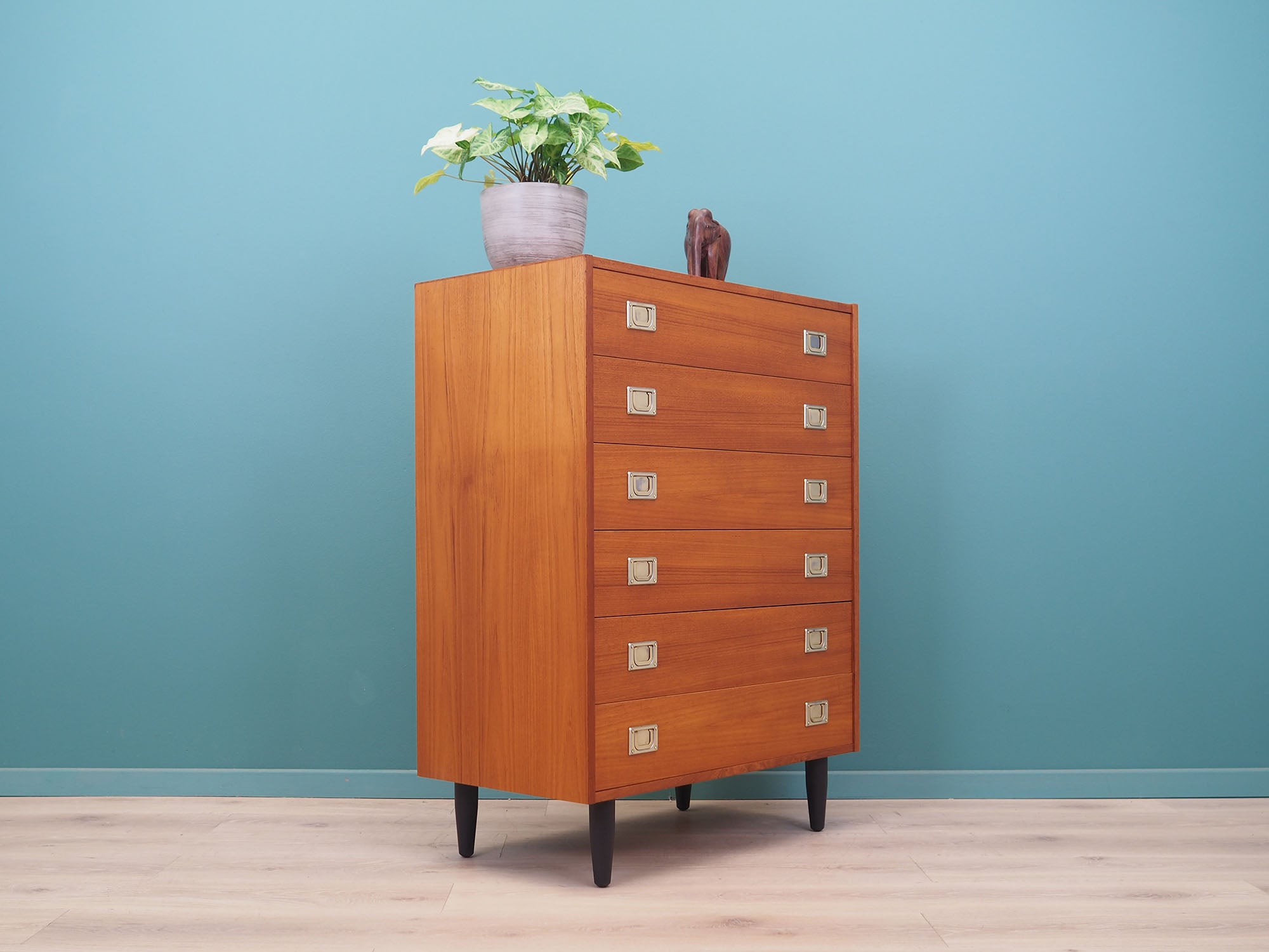 Teak_chest_of_drawers,_Danish_design,_1970s,_production:_Denmark