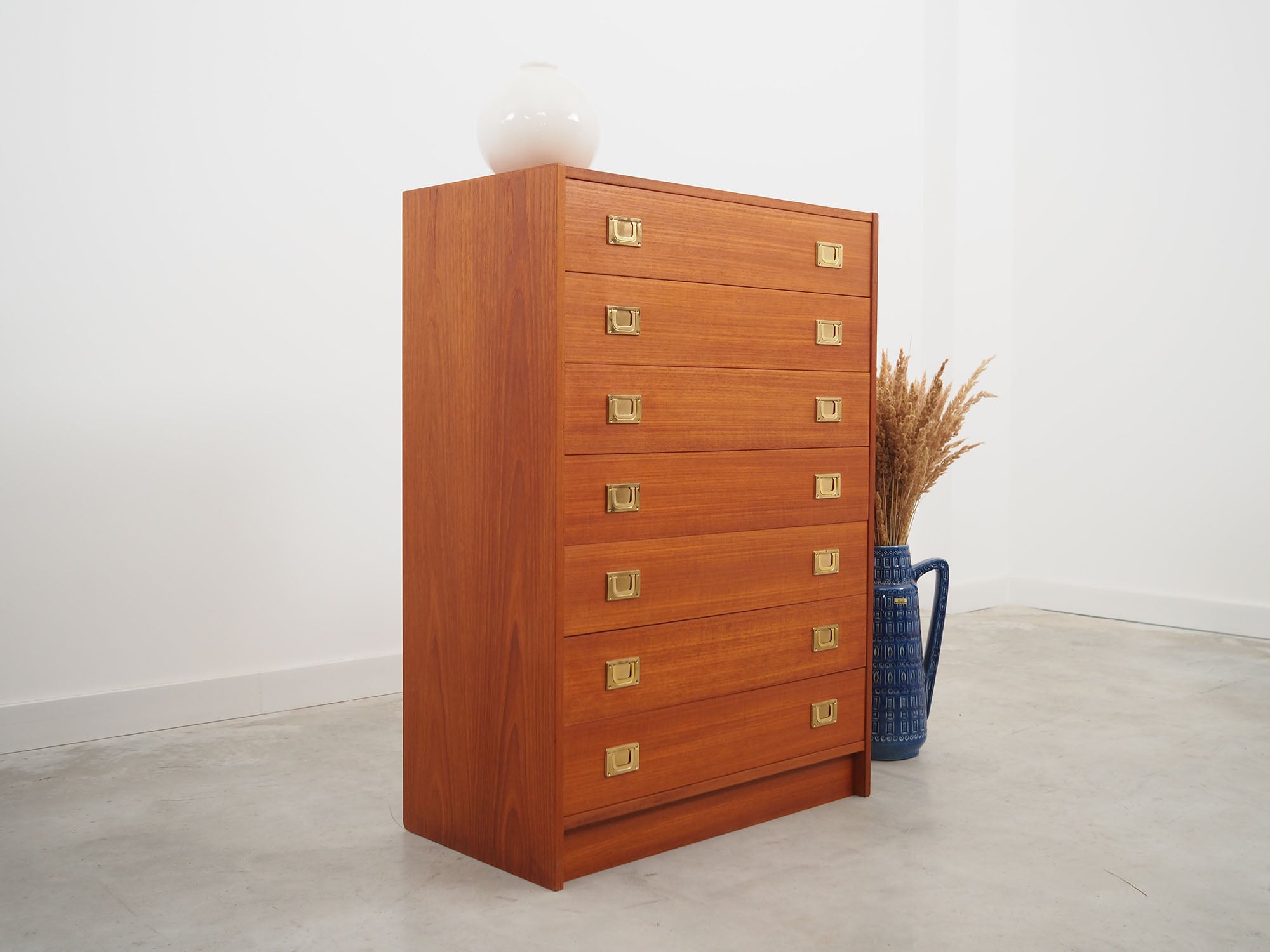 Teak_chest_of_drawers,_Danish_design,_1970s,_production:_Denmark