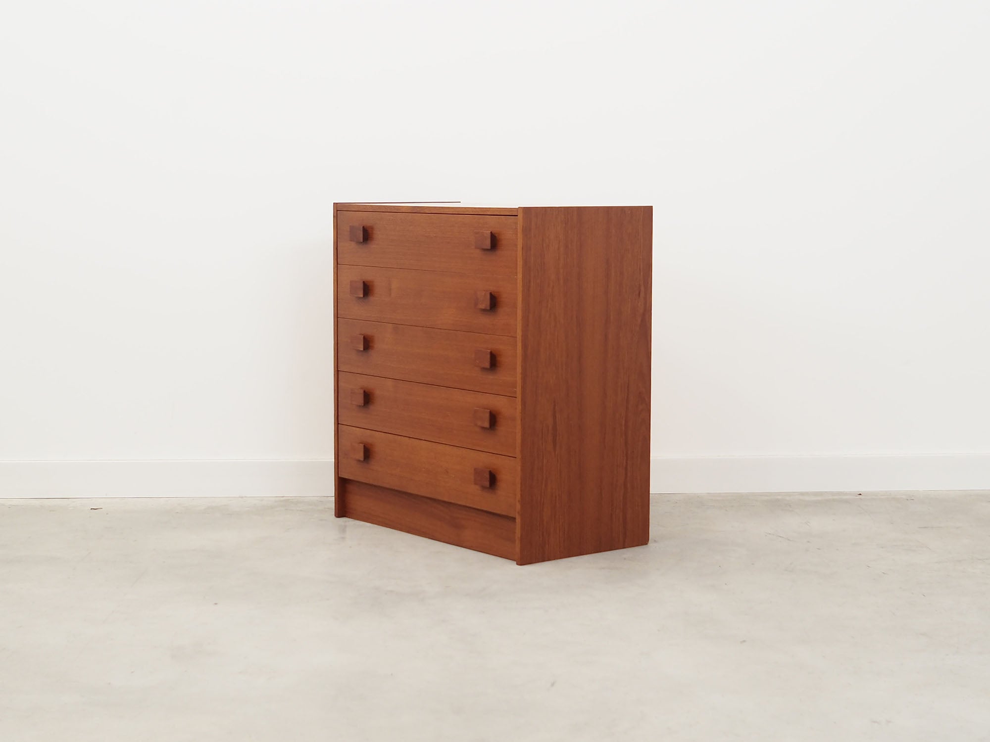Teak_chest_of_drawers,_Danish_design,_1970s,_production:_Denmark