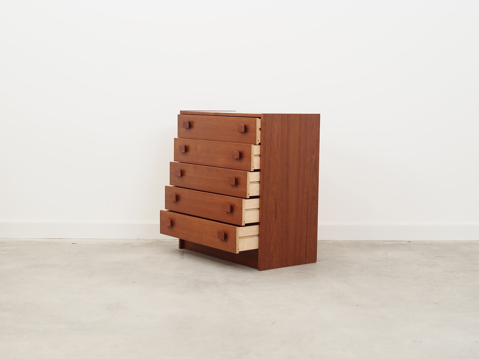 Teak_chest_of_drawers,_Danish_design,_1970s,_production:_Denmark