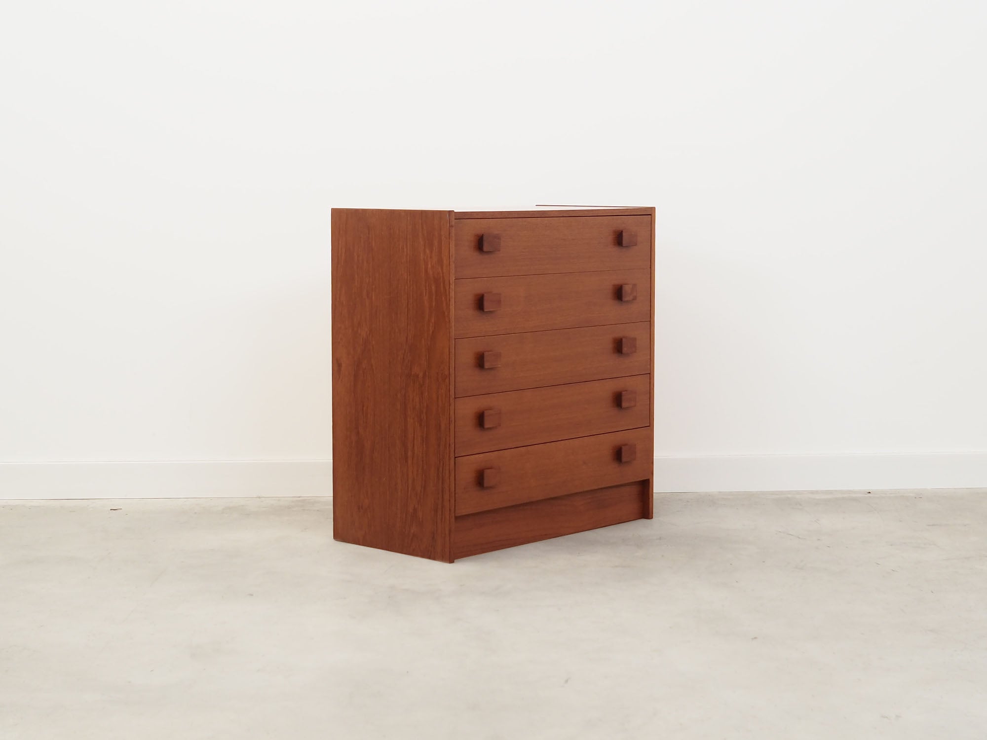 Teak_chest_of_drawers,_Danish_design,_1970s,_production:_Denmark