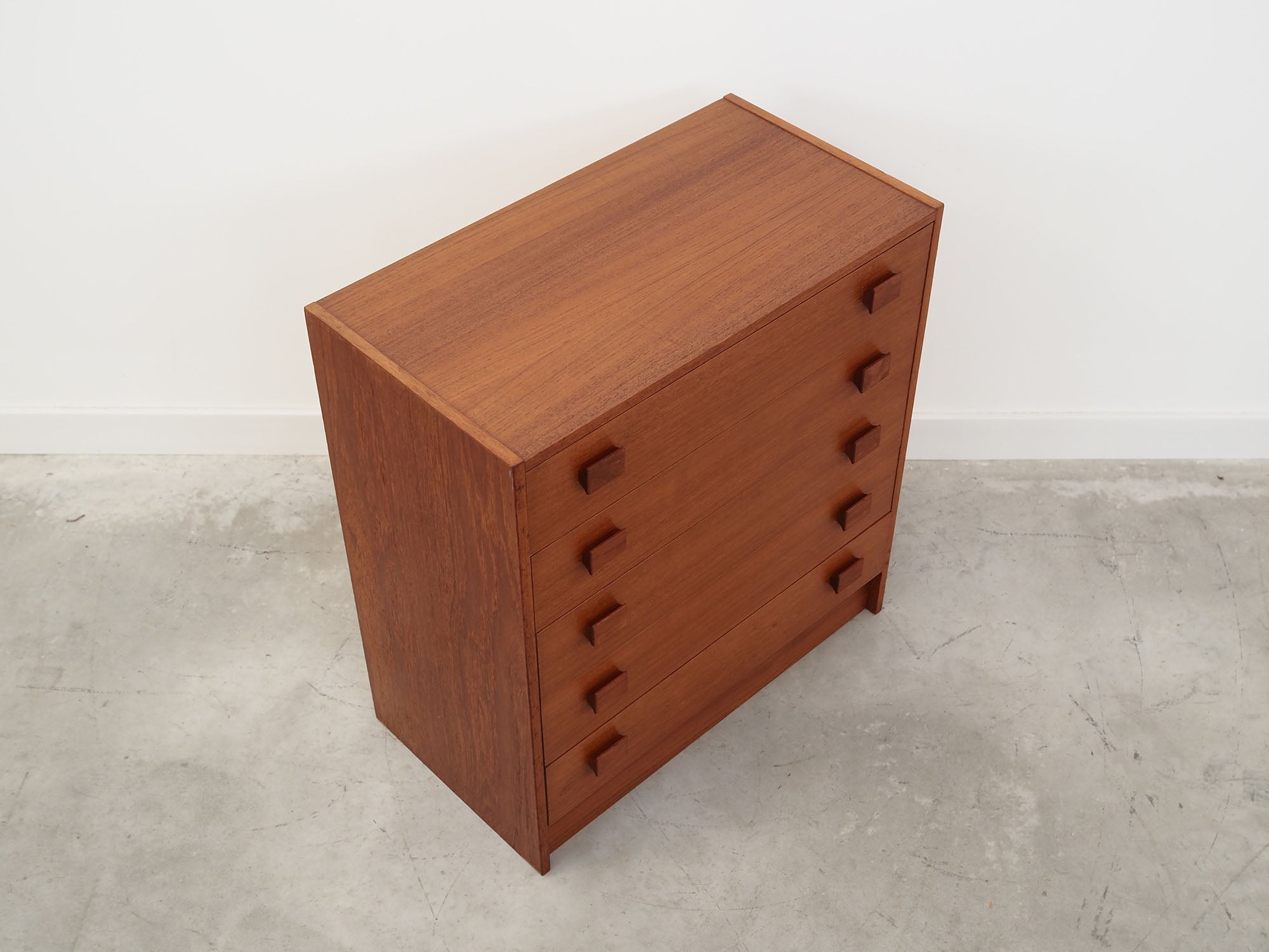 Teak_chest_of_drawers,_Danish_design,_1970s,_production:_Denmark