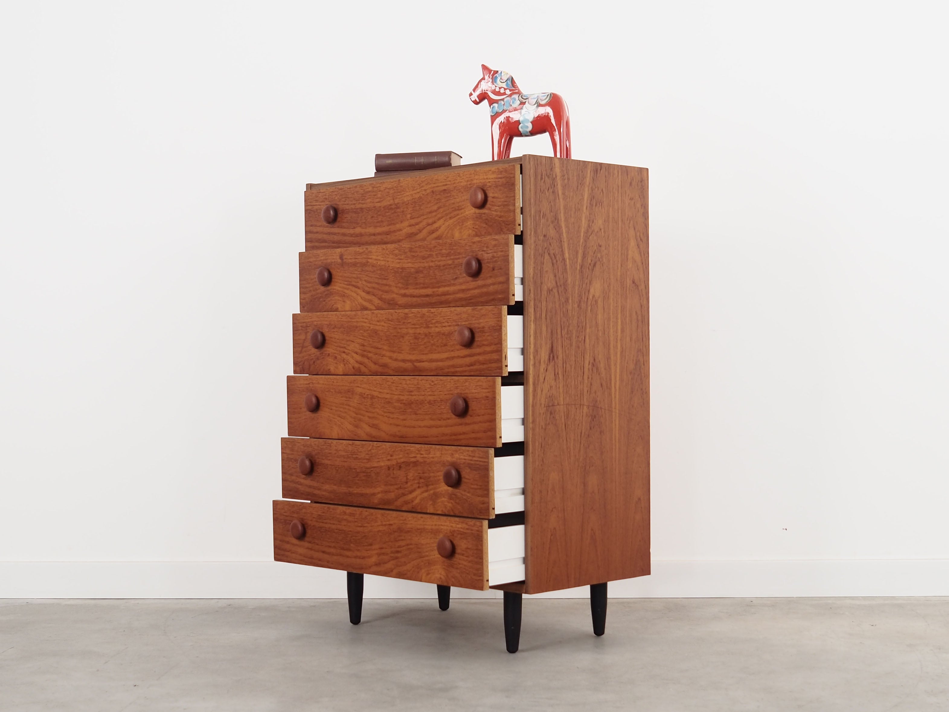 Teak_chest_of_drawers,_Danish_design,_1960s,_production:_Denmark