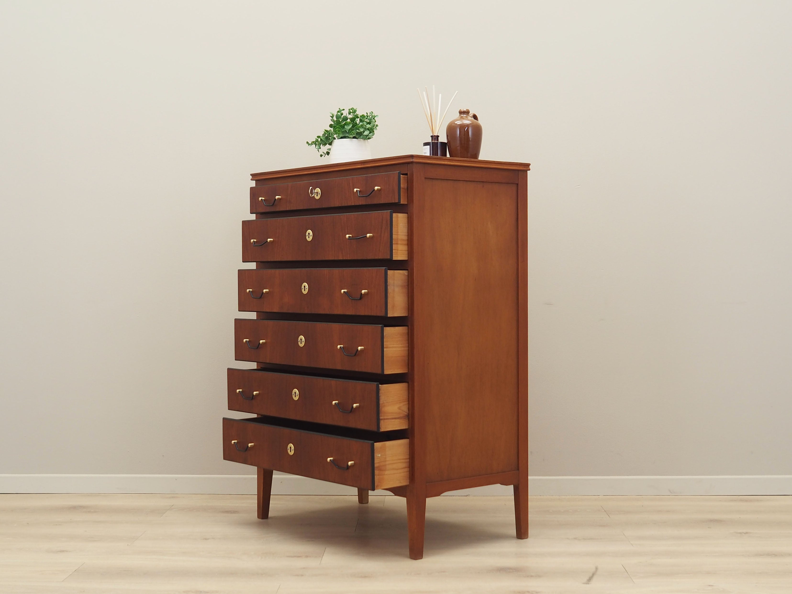 Teak_chest_of_drawers,_Danish_design,_1970s,_production:_Denmark