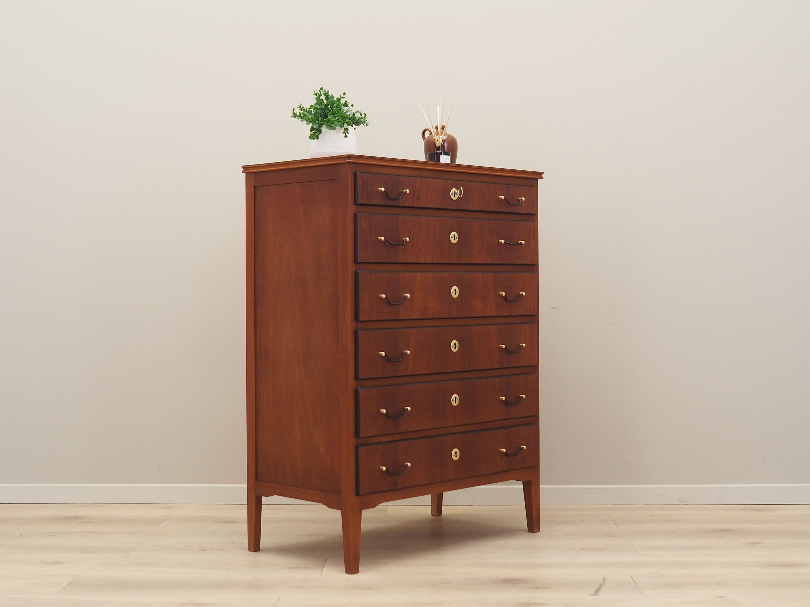Teak_chest_of_drawers,_Danish_design,_1970s,_production:_Denmark
