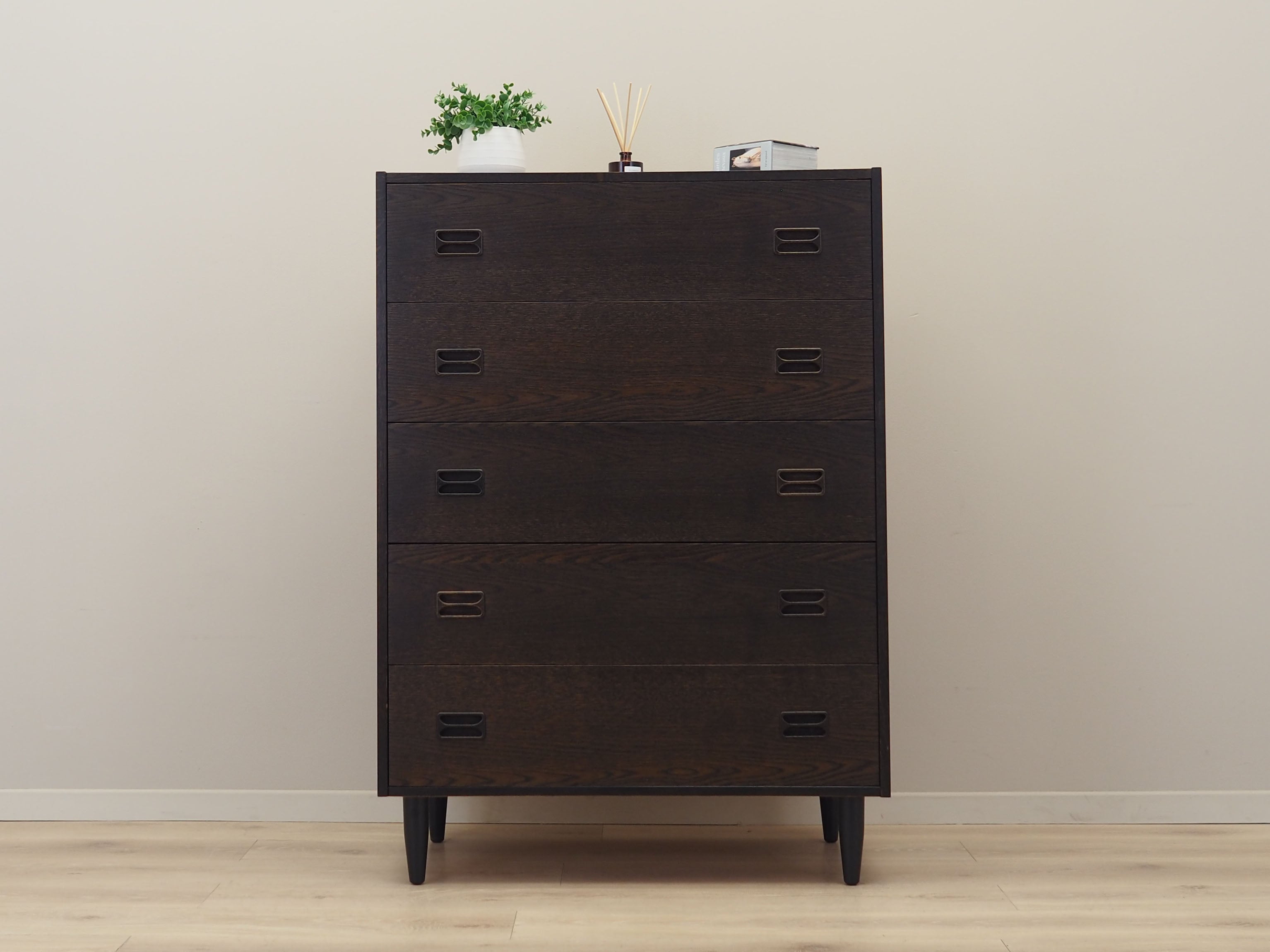 Oak_chest_of_drawers,_Danish_design,_1970s,_production:_Denmark