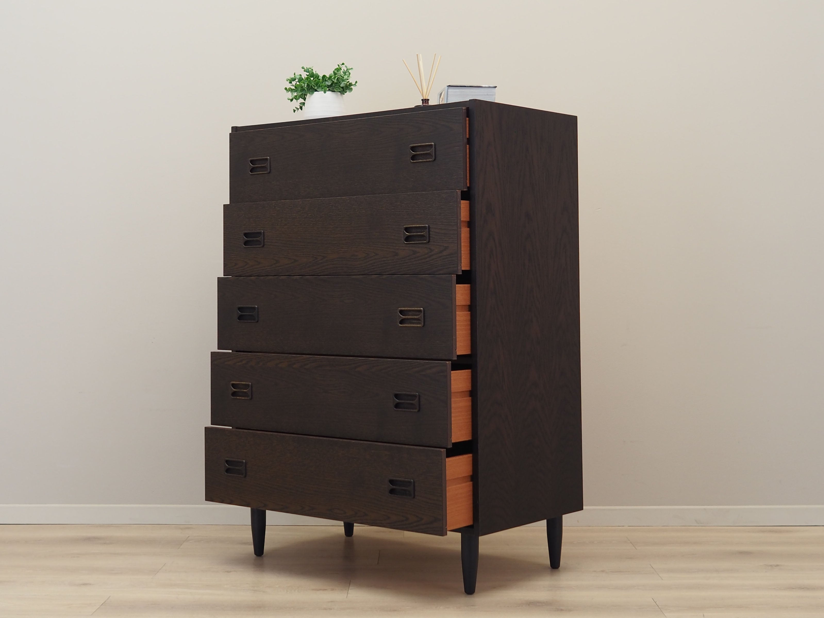 Oak_chest_of_drawers,_Danish_design,_1970s,_production:_Denmark