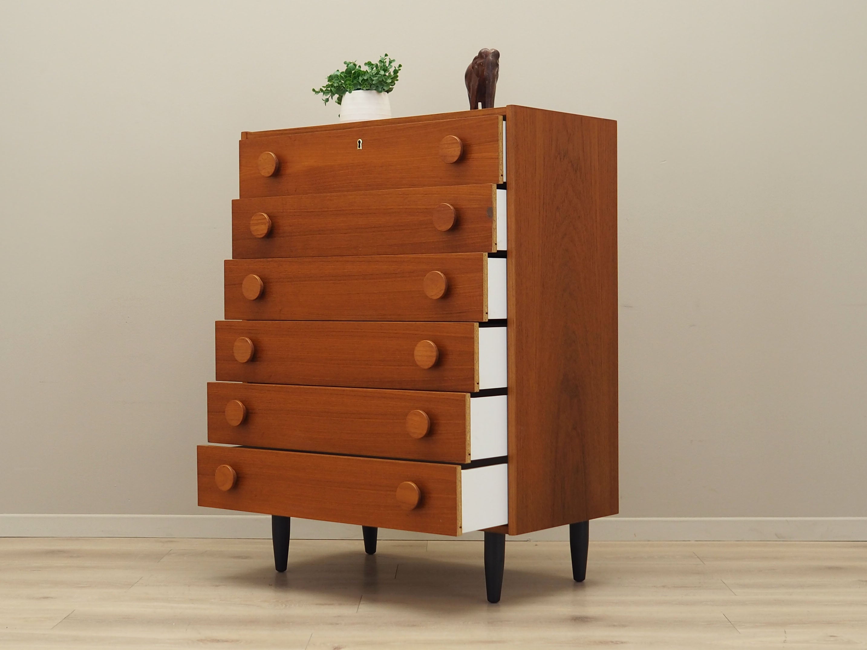 Teak_chest_of_drawers,_Danish_design,_1960s,_production:_Denmark
