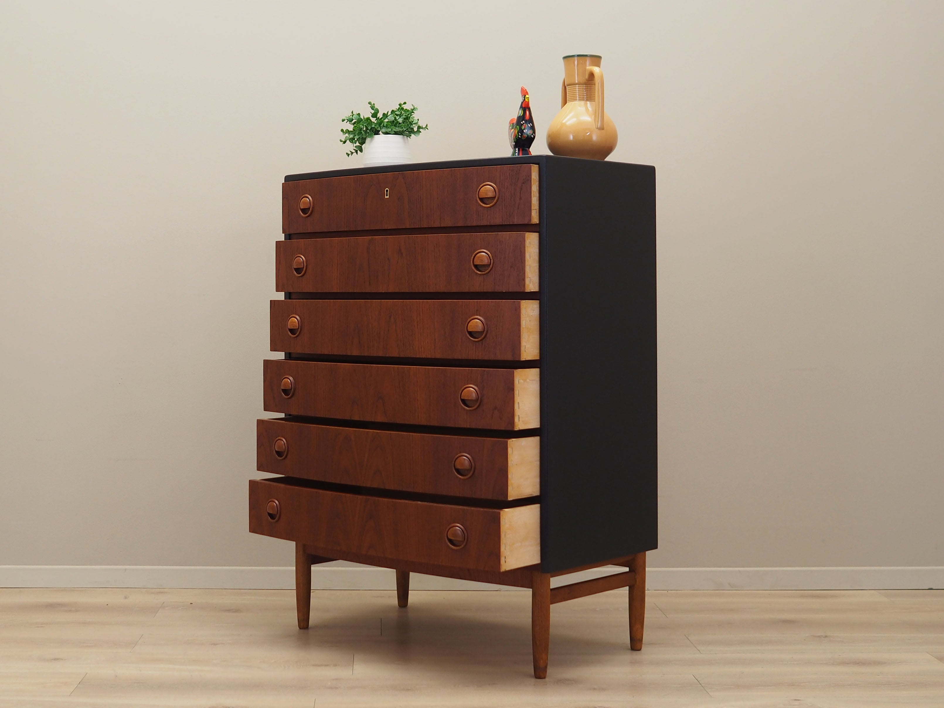 Teak_chest_of_drawers,_Danish_design,_1960s,_designer:_Kai_Kristiansen,_manufacturer:_Feldballes_Møbelfabrik