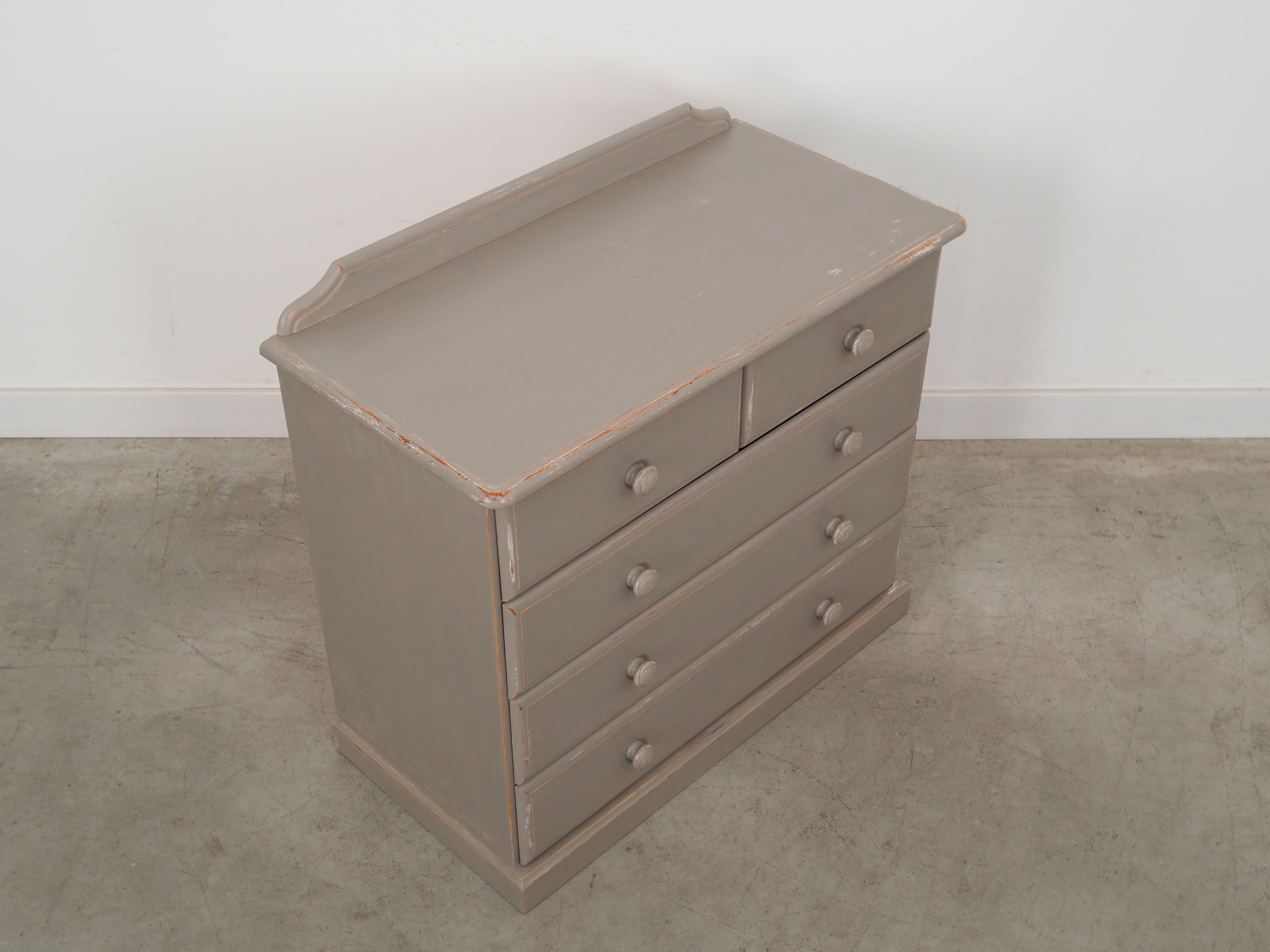 Pine_chest_of_drawers,_Danish_design,_1960s,_production:_Denmark
