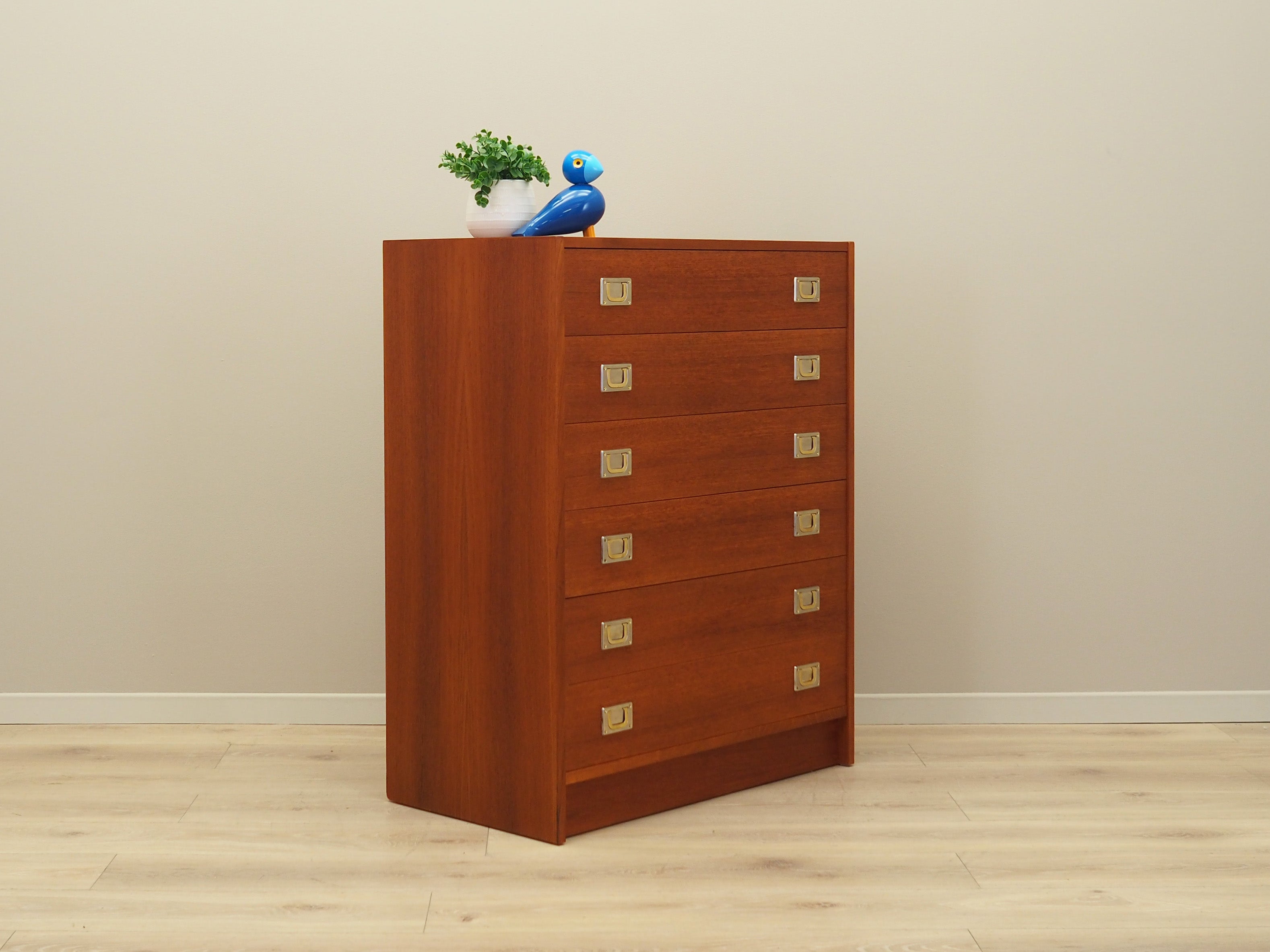 Teak_chest_of_drawers,_Danish_design,_1960s,_production:_Denmark