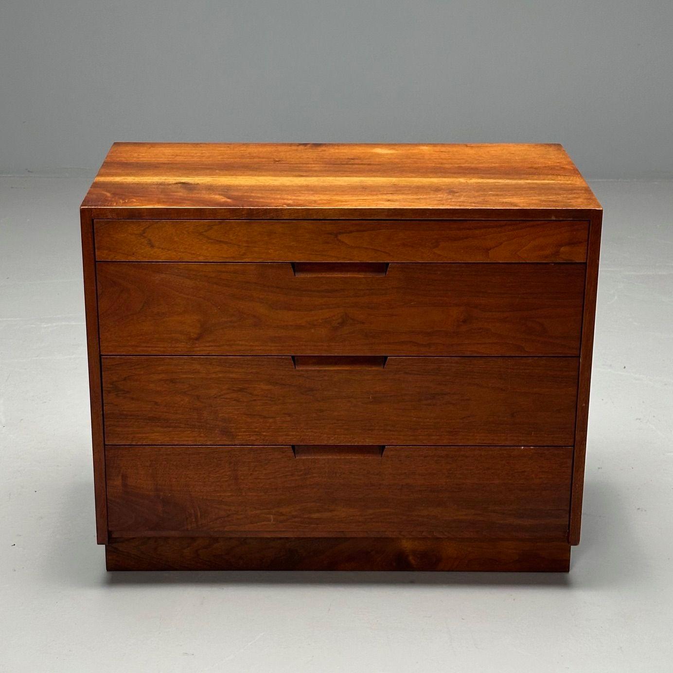 Nightstand_in_Sap_Walnut_by_George_Nakashima,_1957,_USA