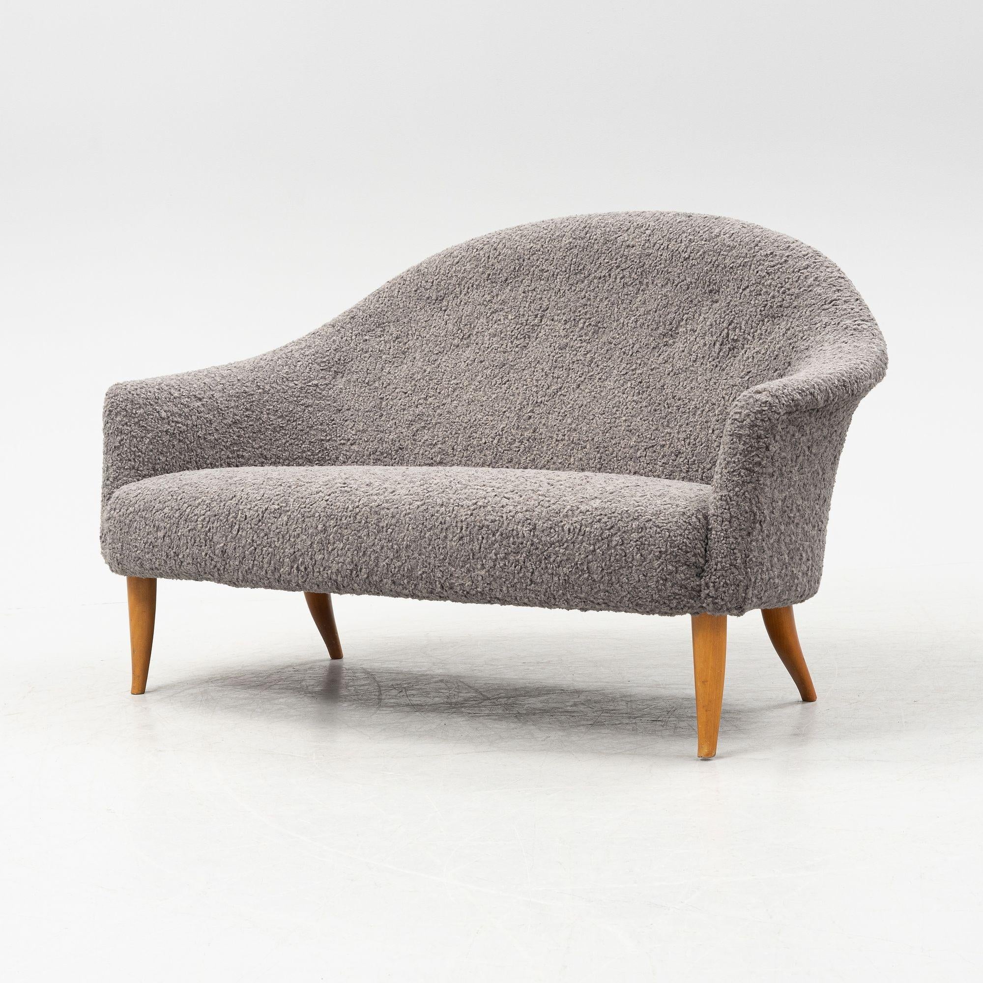 Mid-Century_Sheepskin_Sofa_by_Hörlin-Holmquist,_1950s_Sweden