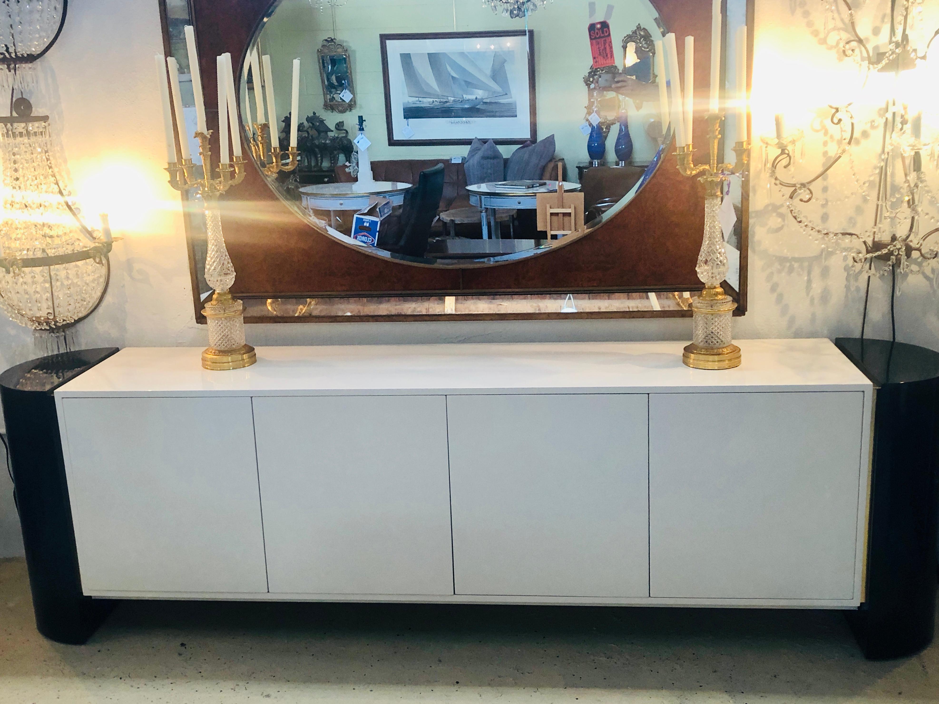 Modernist_Sideboard_in_White_and_Black_Lacquer,_1970s