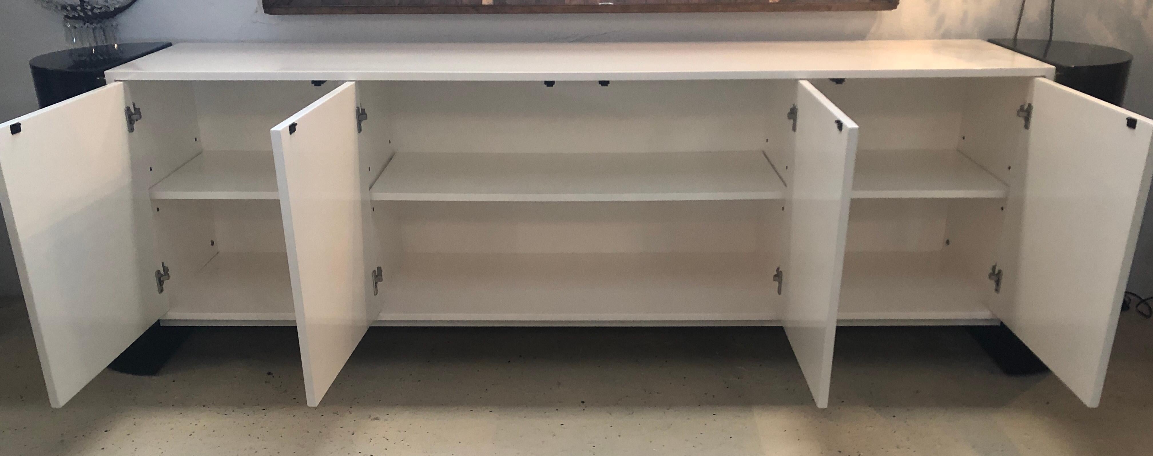 Modernist_Sideboard_in_White_and_Black_Lacquer,_1970s