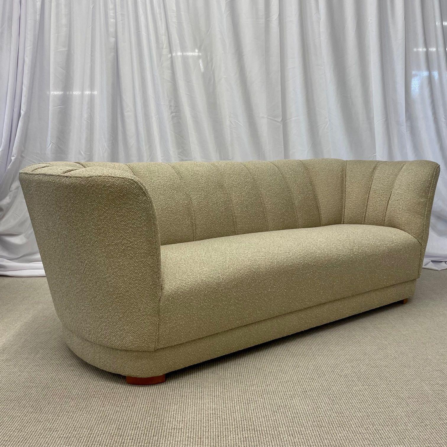 Mid-Century_Cabinetmaker_Curved_Sofa_Bouclé_1940s_Denmark
