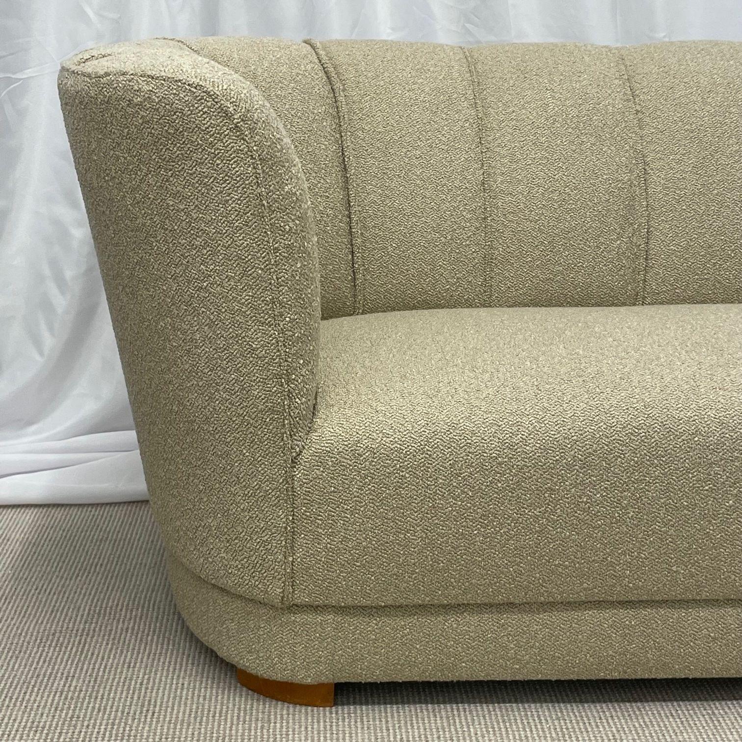 Mid-Century_Cabinetmaker_Curved_Sofa_Bouclé_1940s_Denmark