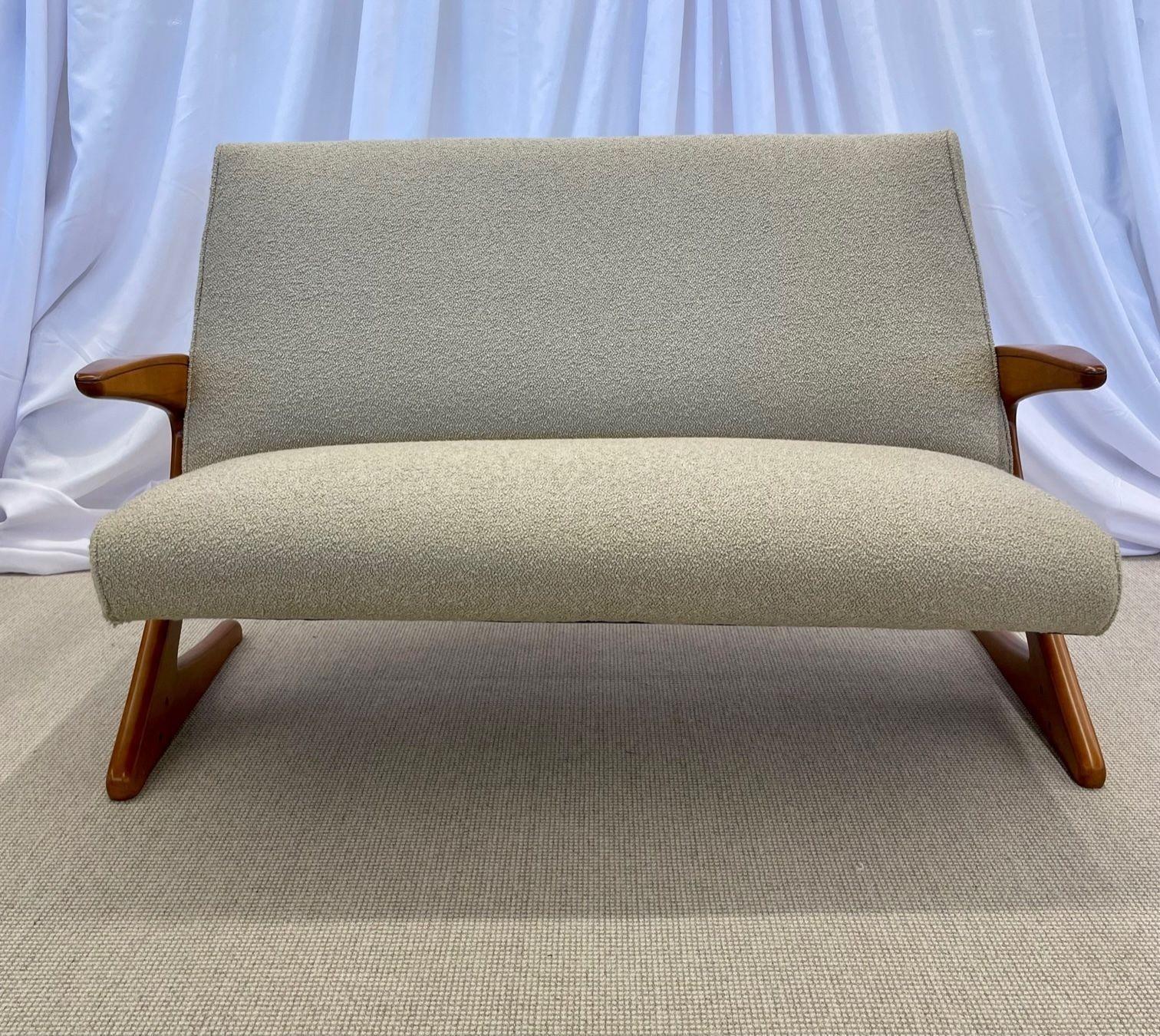 Mid-Century_Modern_“Z”_Sofa_by_Bengt_Ruda,_Bouclé_1960s_Sweden