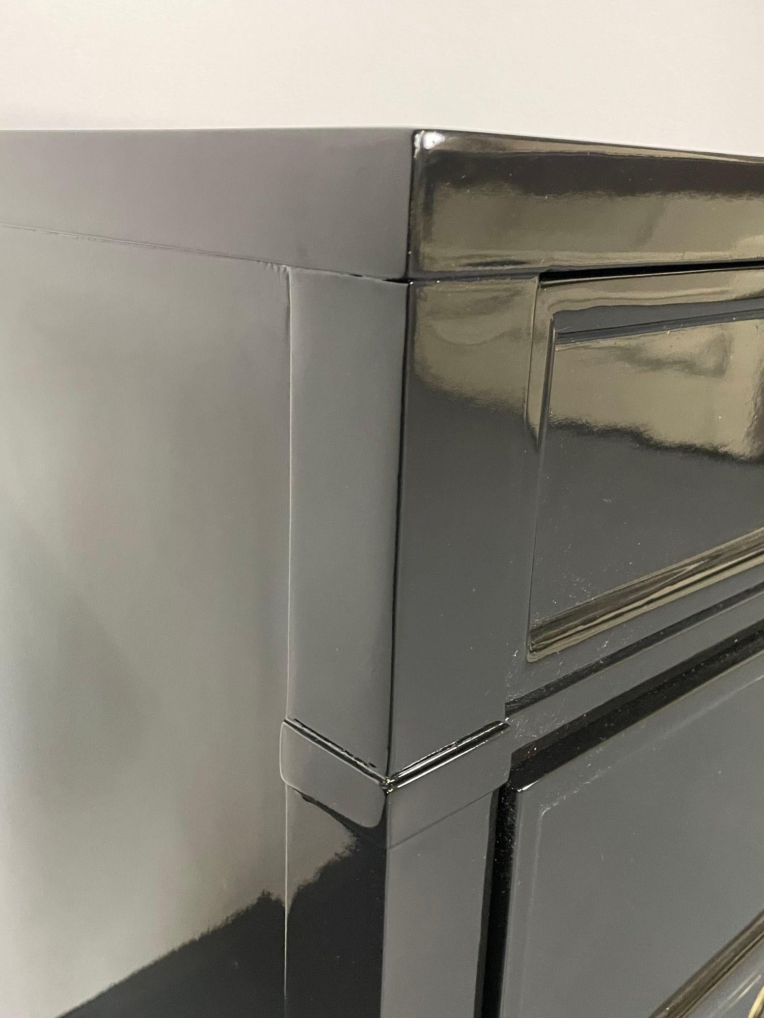 Hollywood_Regency_Black_Lacquered_Dresser,_Baker_Furniture_1960s_USA