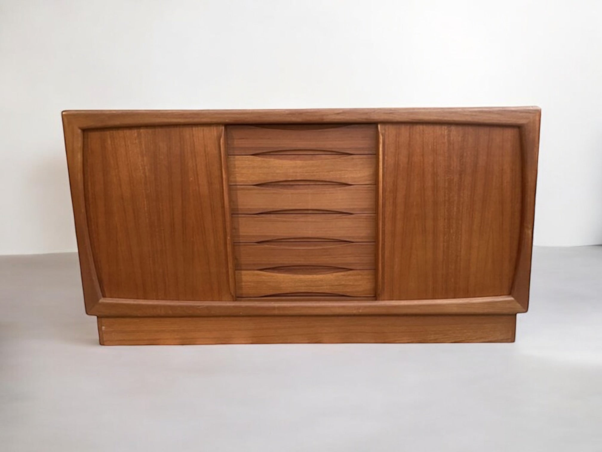 Midcentury_danish_Sideboard_by_Dyrlund,_1960s