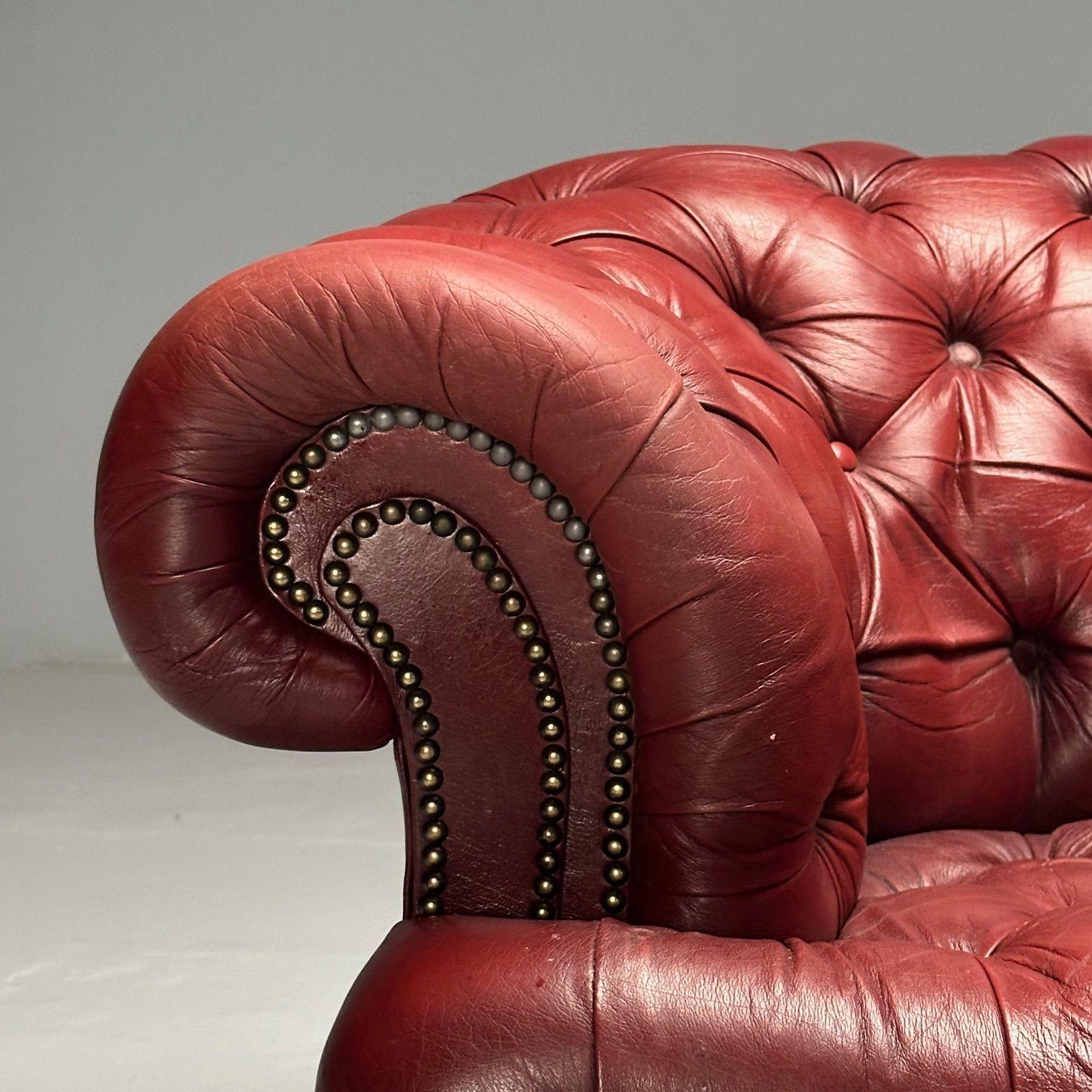 Georgian_Chesterfield_Sofa,_Distressed_Red_Leather,_1990s