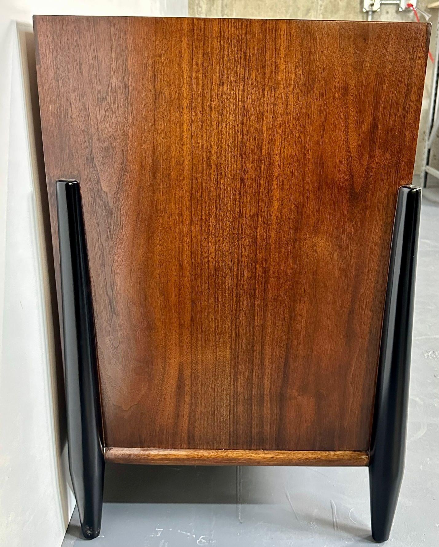 Mid_Century_Modern_Dresser,_West_Michigan_Furniture_Co.,_Ebony_Walnut,_1950s,_USA