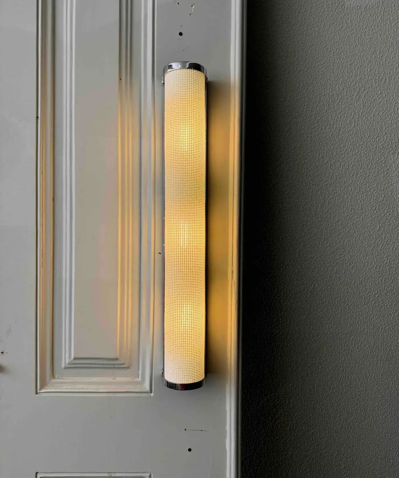 Maristella_Wall_Light_by_Fontana_Arte,_Postmodern_Lighting,_1995,_Italy