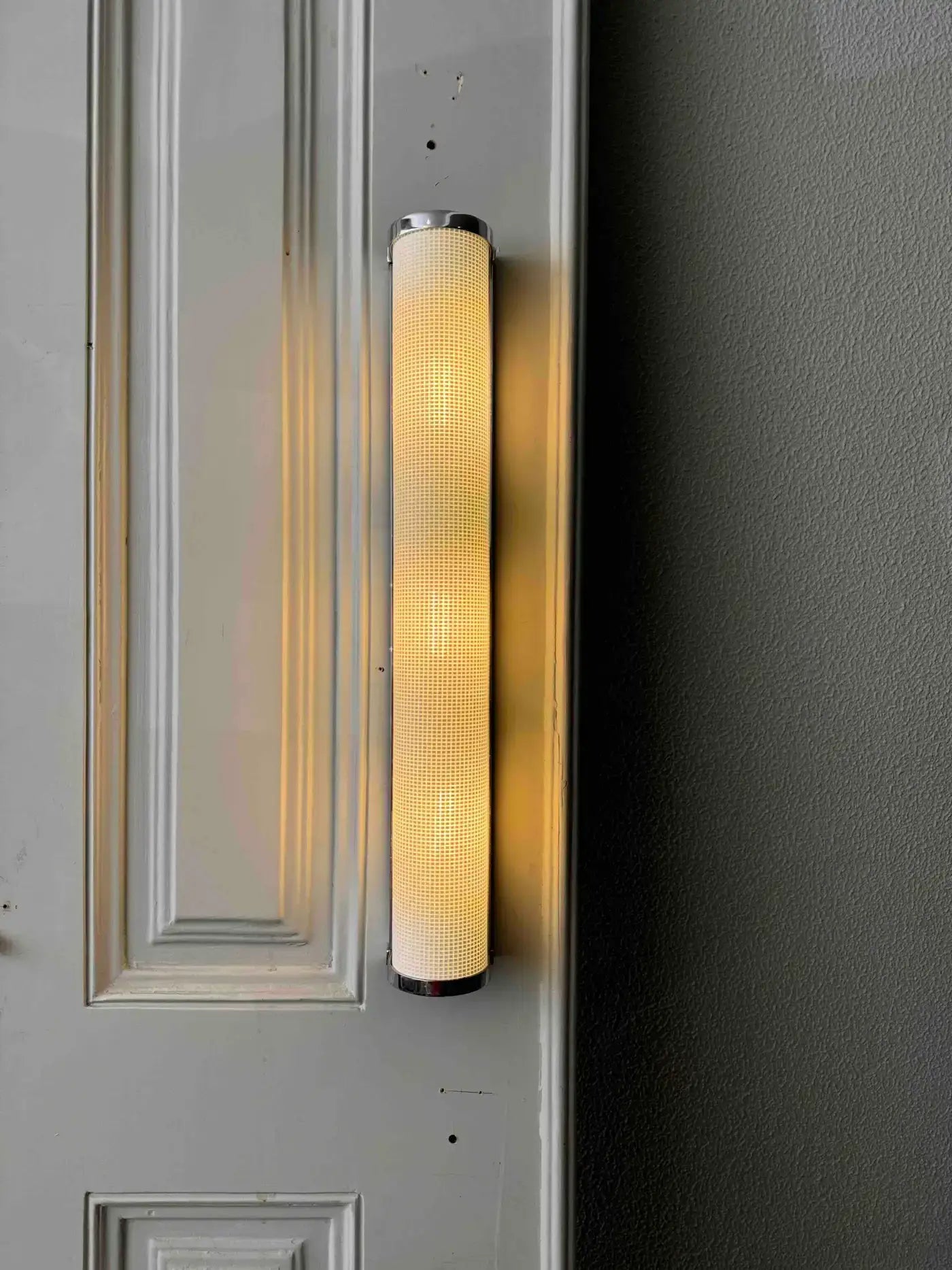 Maristella_Wall_Light_by_Fontana_Arte,_Postmodern_Lighting,_1995,_Italy