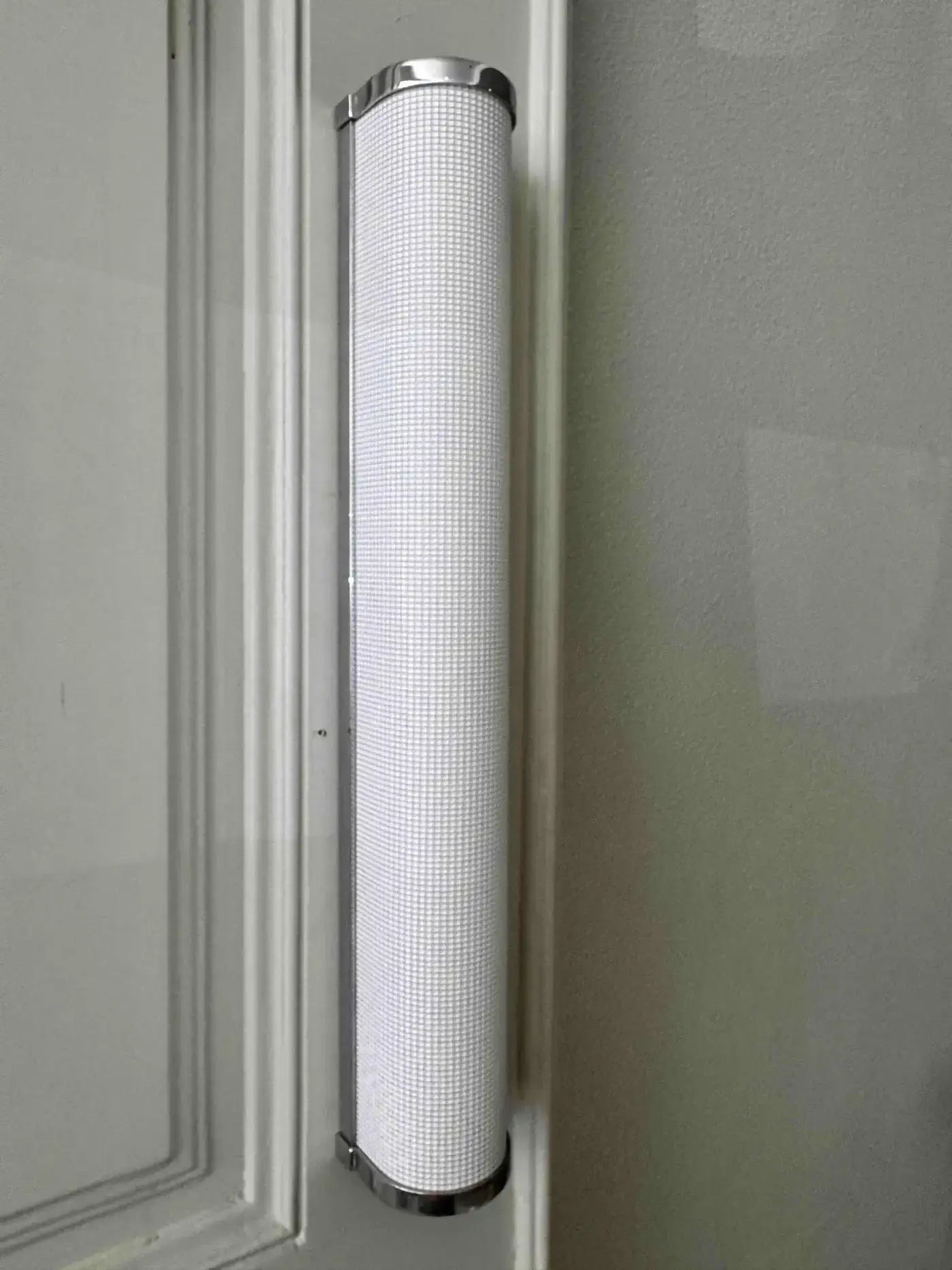Maristella_Wall_Light_by_Fontana_Arte,_Postmodern_Lighting,_1995,_Italy